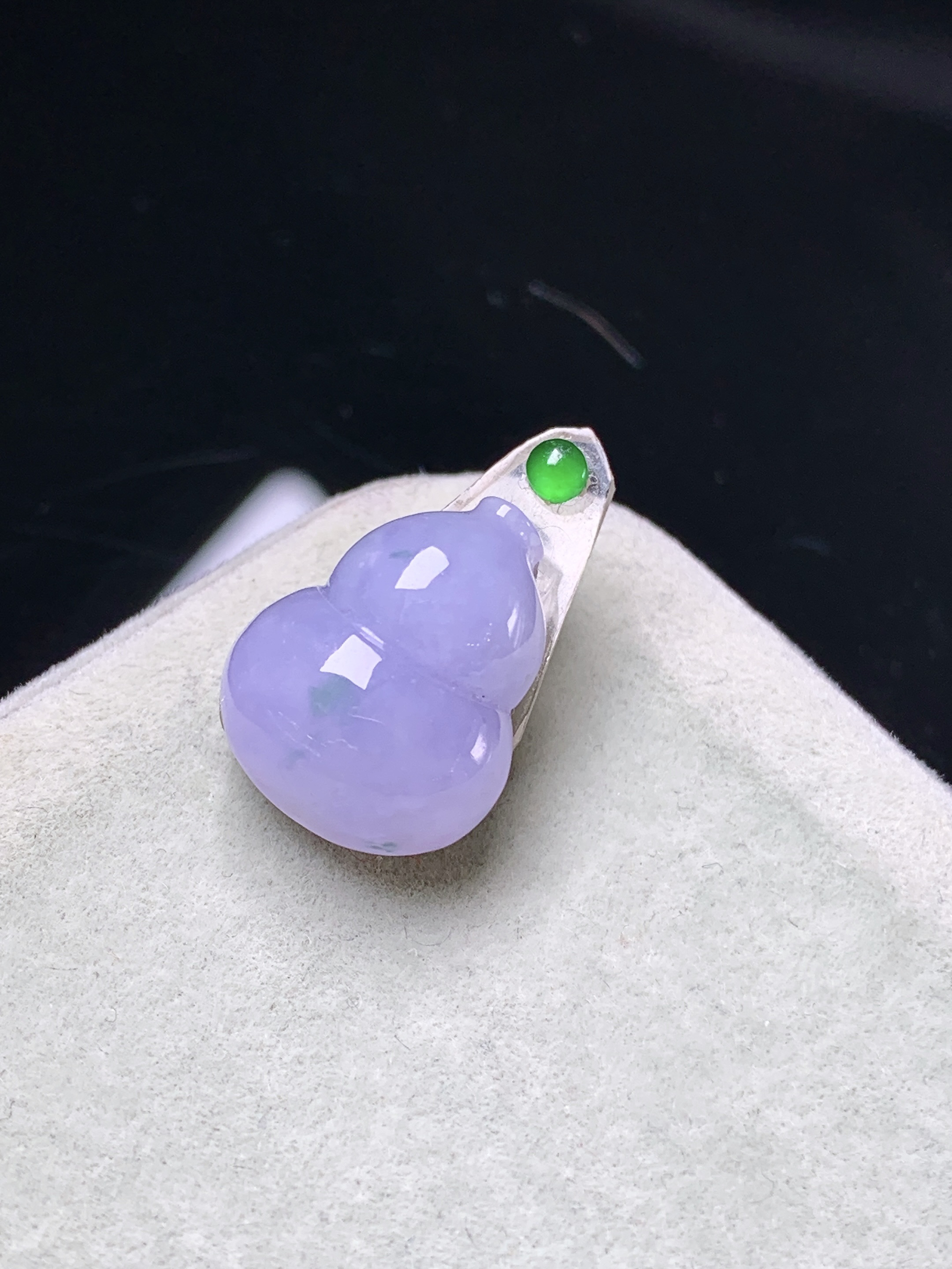 镶嵌款 紫罗兰葫芦吊坠 玉质细腻 色泽艳丽清新 整体尺寸14.5*11.8*5.5 2x