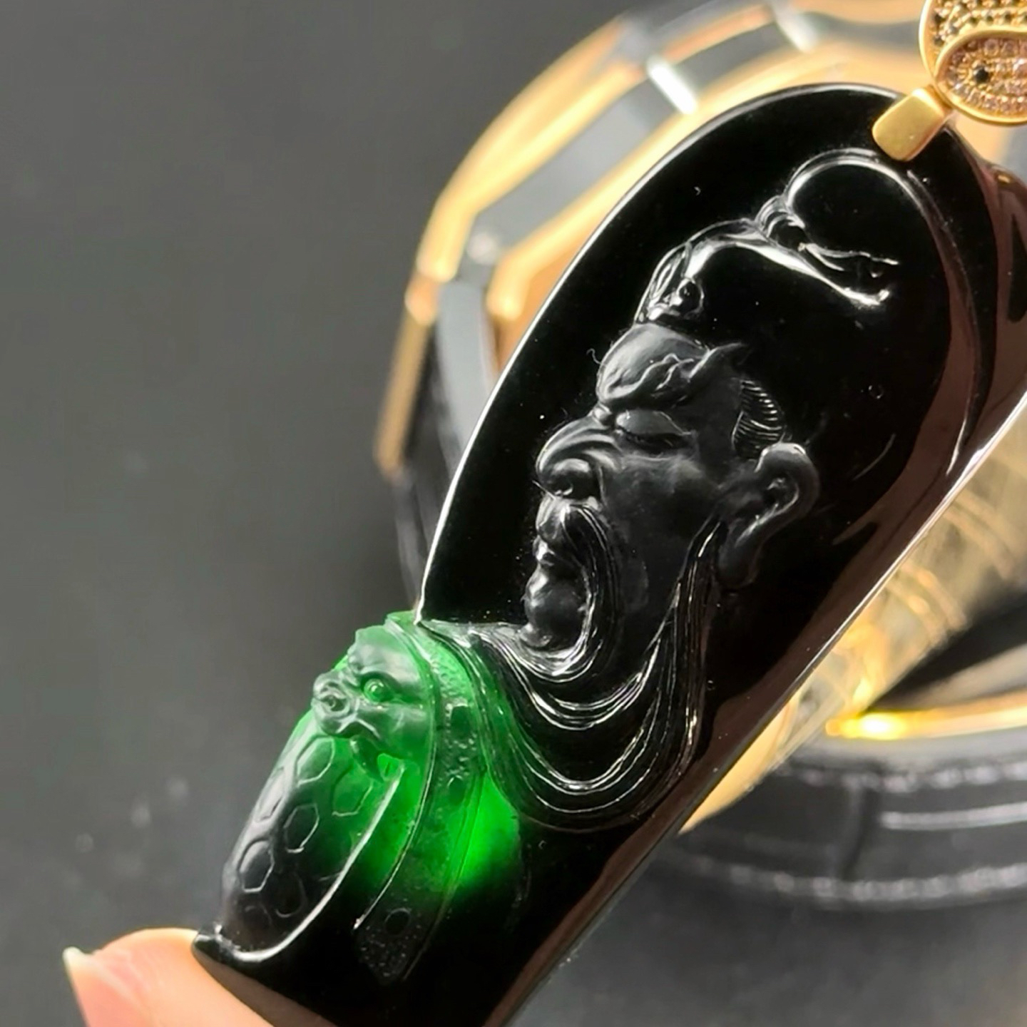 精品18k墨翠关公 种好色正 黑度极好 打灯通透 油性十足 尺寸70.5