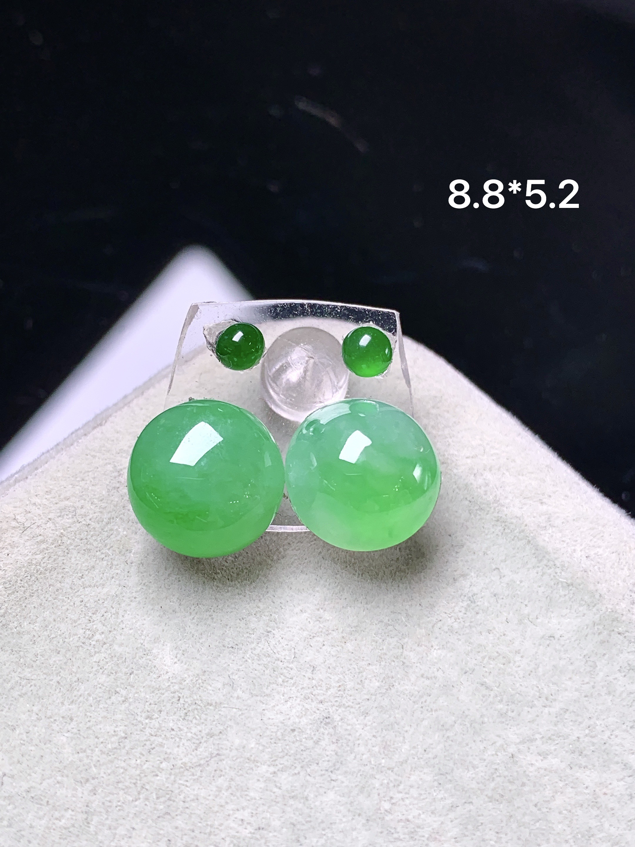 镶嵌款 阳绿蛋面一对 玉质细腻 色泽艳丽清新 整体尺寸8.8*5.2 2x