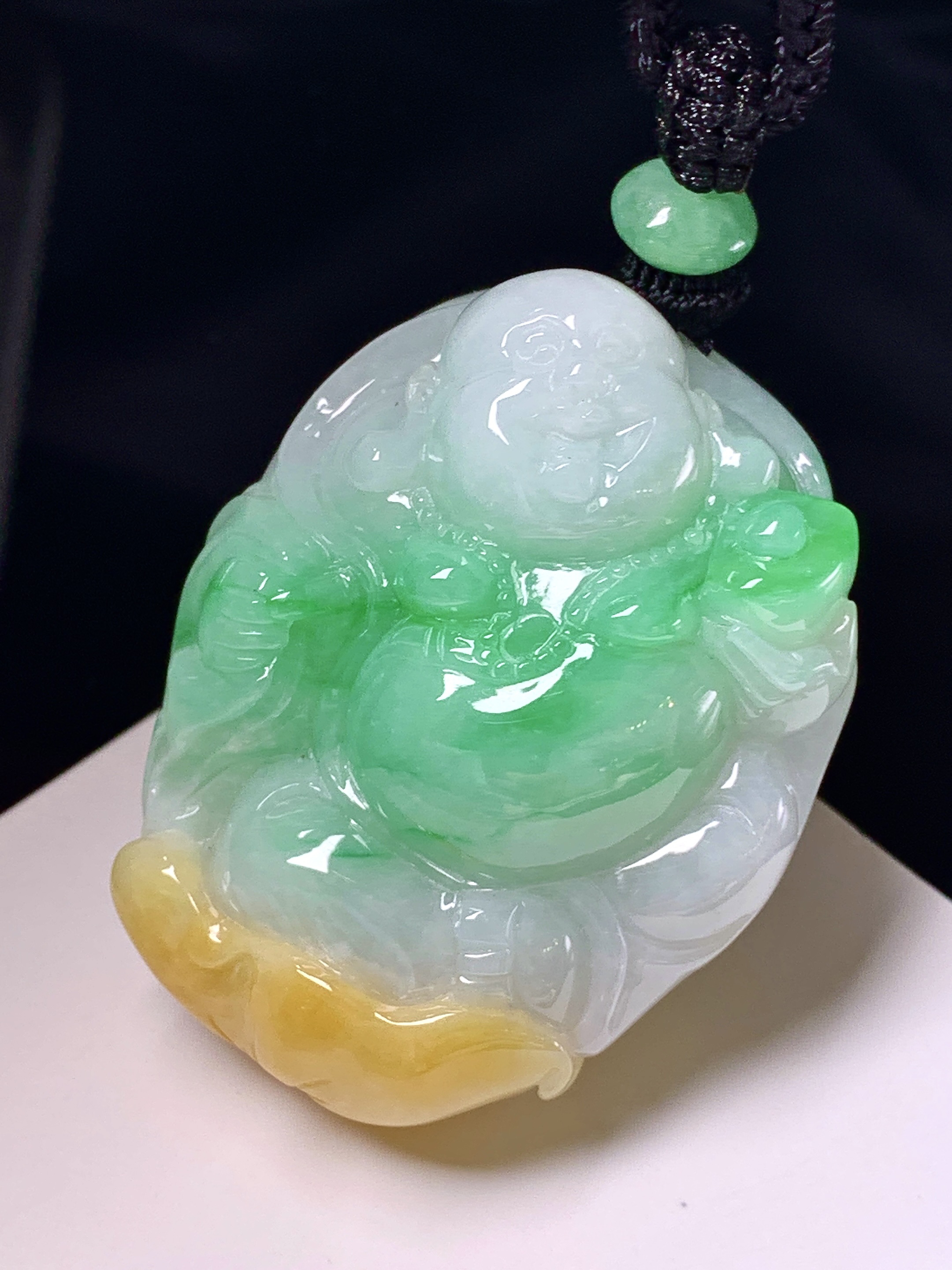 飘黄绿翡佛公吊坠 玉质细腻 色泽艳丽清新 整体尺寸40*31.5*17 w1