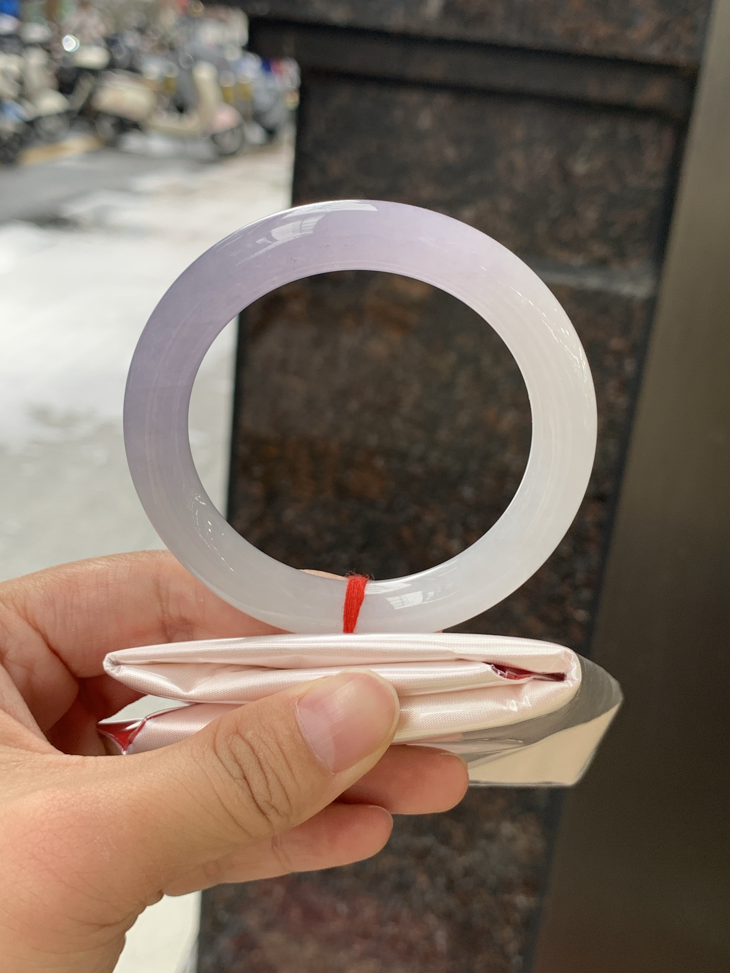 冰紫圆条 54-10.2-9.7 0628-N1098 打灯冰晶纹，底妆冰润细腻，种水很好，渐变冰紫底色很均匀，小仙女镯一枚