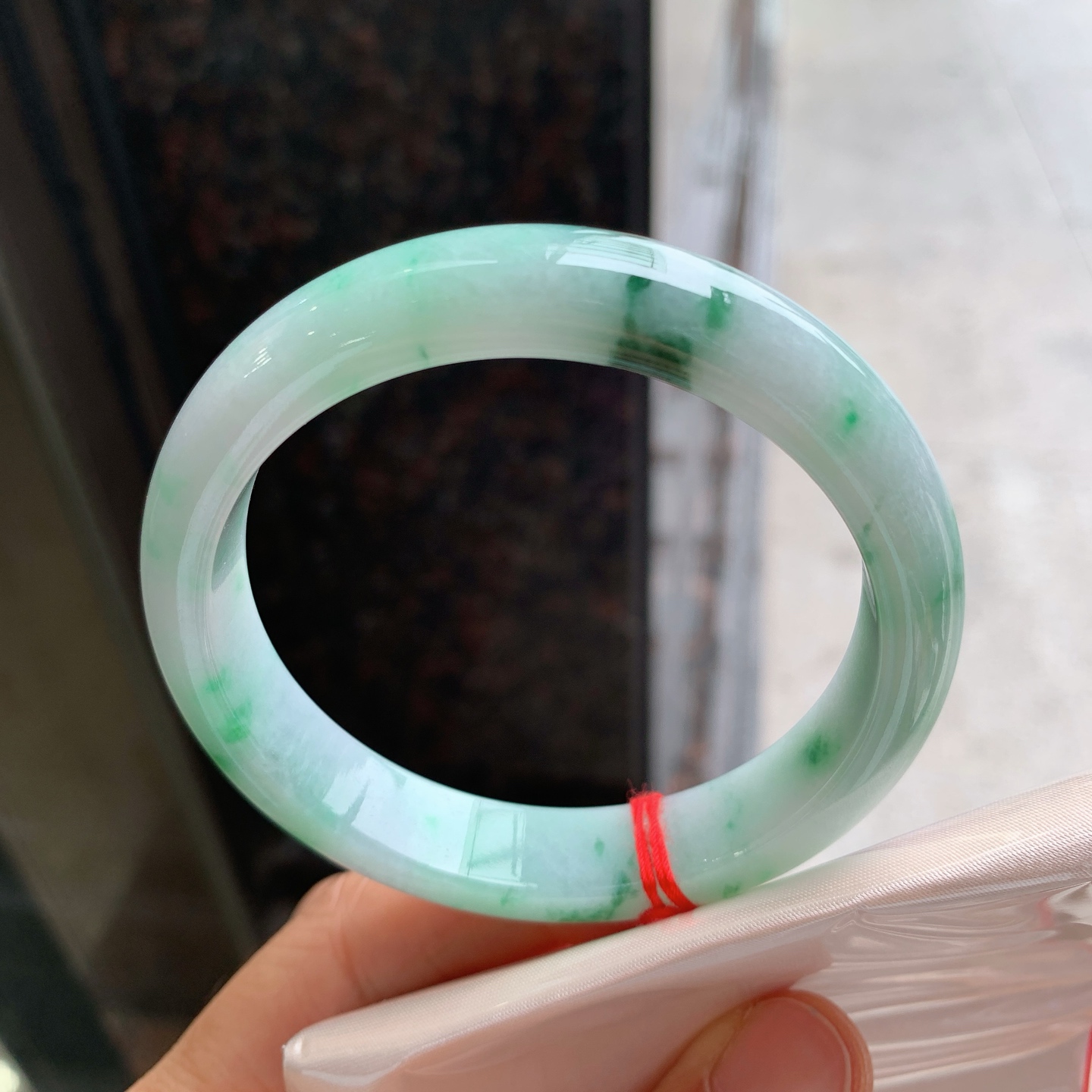 正圈飘绿 无裂 尺寸：57.5/12/7.7 细腻