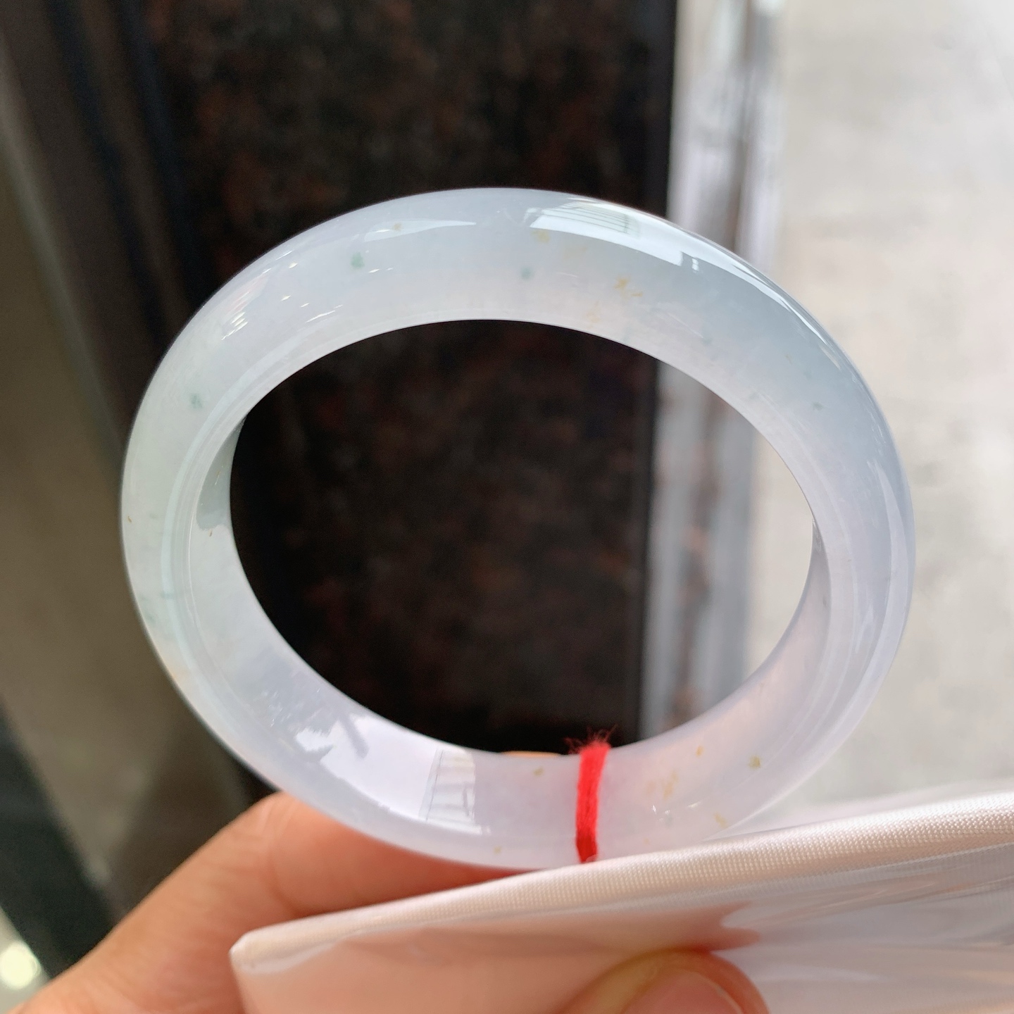 正圈冰黄翡 表皮微瑕疵 尺寸：54.3/12.2/8 冰润
