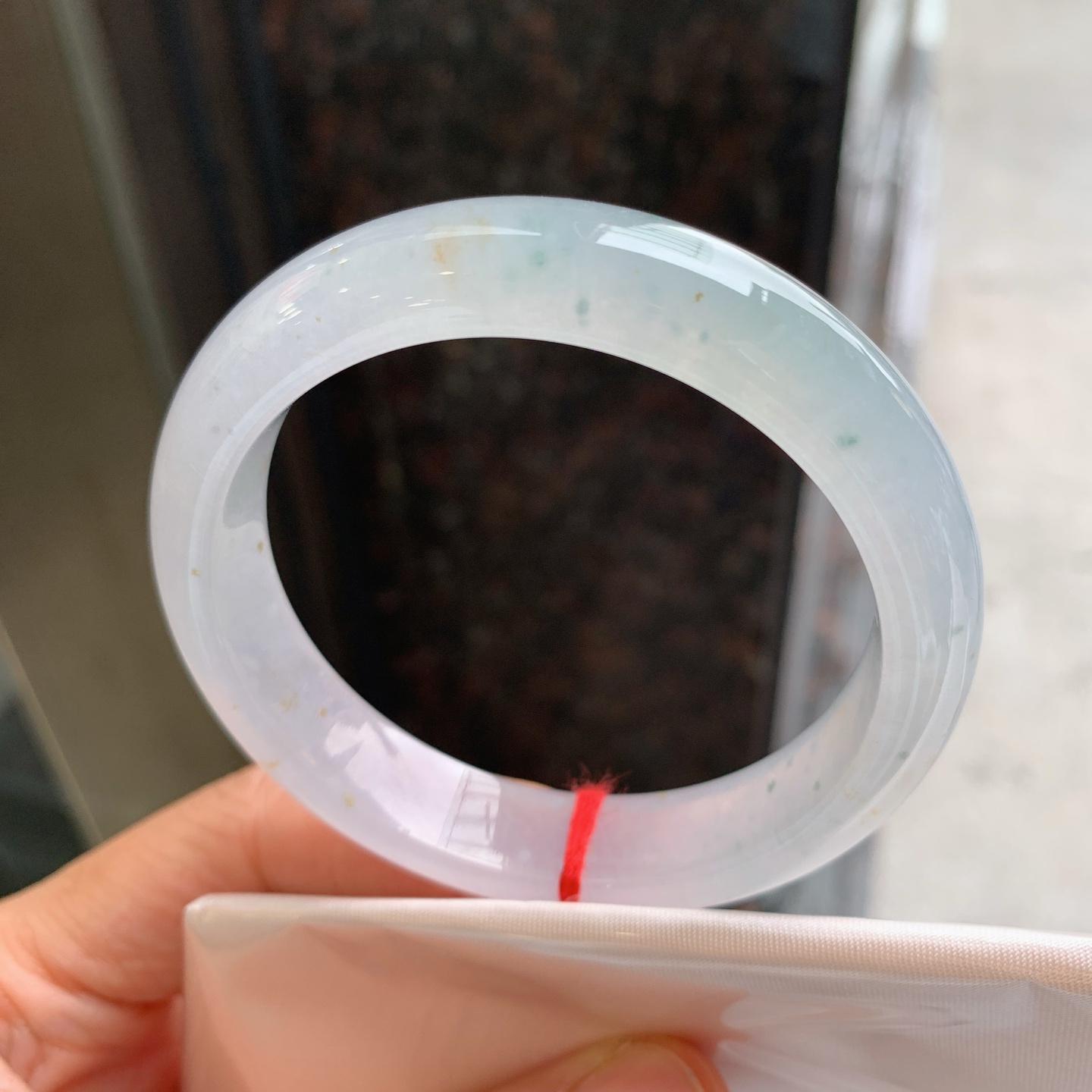 正圈冰黄翡 表皮微瑕疵 尺寸：54.3/12.2/8 冰润