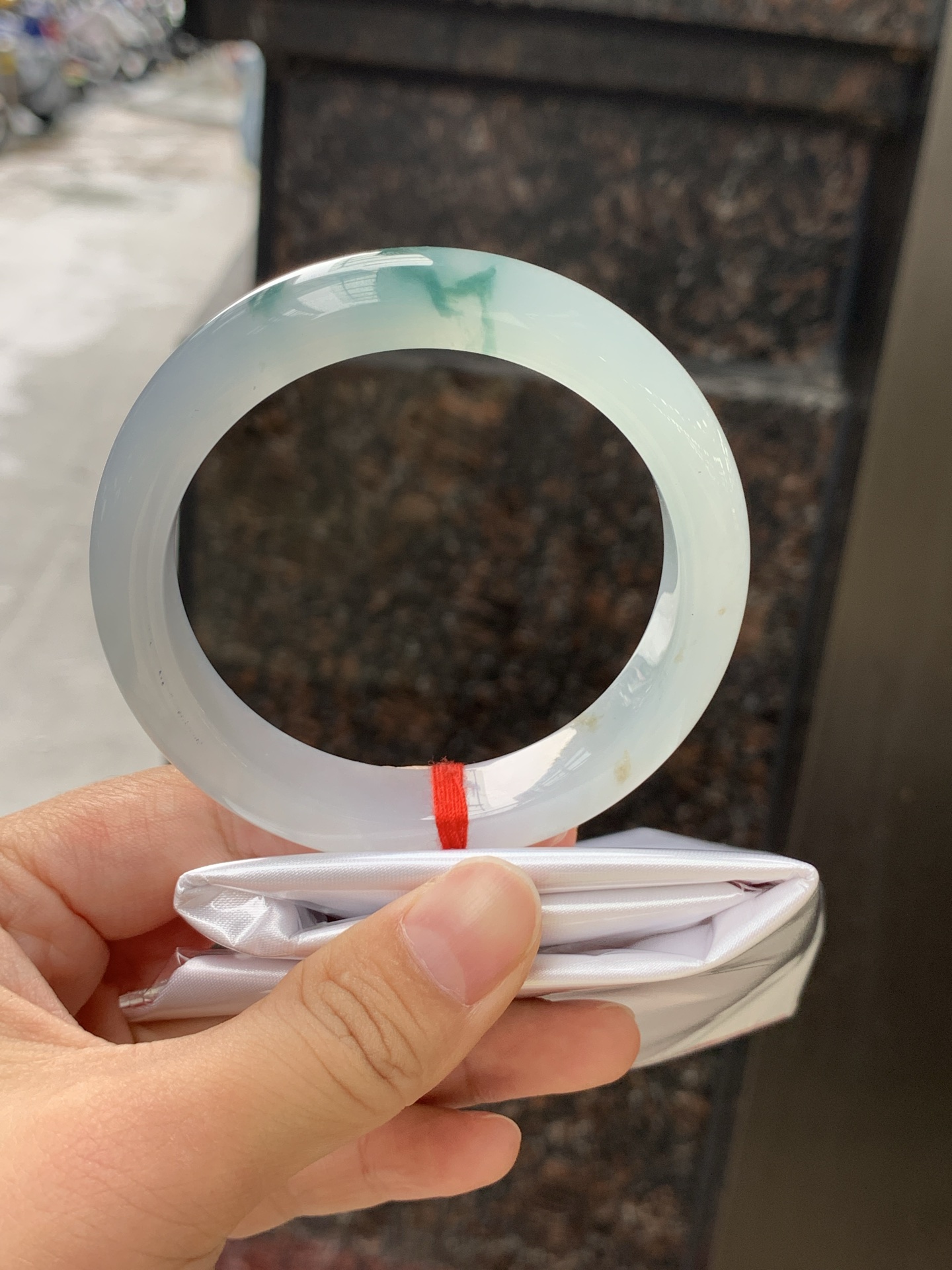 冰飘花正圈 56.5-12.4-8.6 0628-N1102-2 打灯纹裂，底妆胶润细腻，冰底中开出