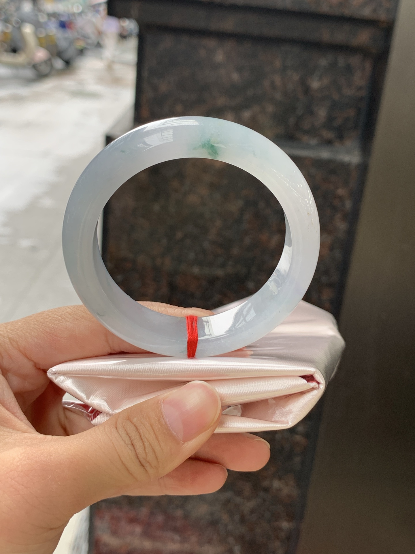 飘花正圈 52.3-13.5-8.5 0628-HN1106 打灯棉纹，底妆水润细腻，绿花灵动飘逸，