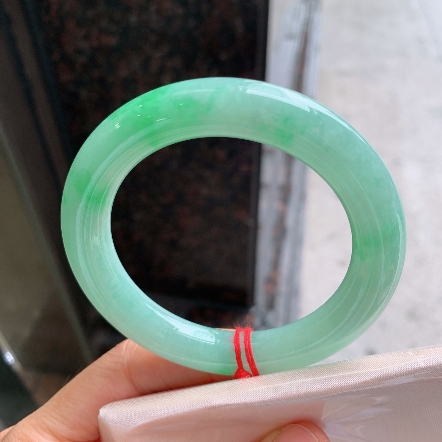 圆条飘绿 表皮微瑕疵微扣 尺寸：55.6/10.8 版型好