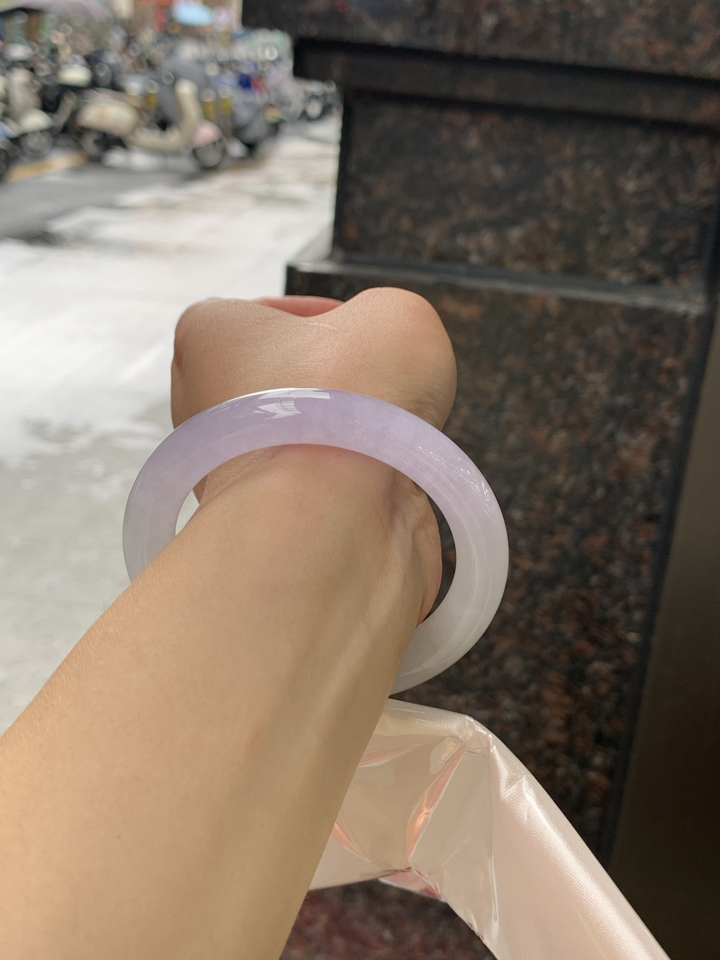 冰紫圆条 54-10.2-9.7 0628-N1098 打灯冰晶纹，底妆冰润细腻，种水很好，渐变冰紫底色很均匀，小仙女镯一枚