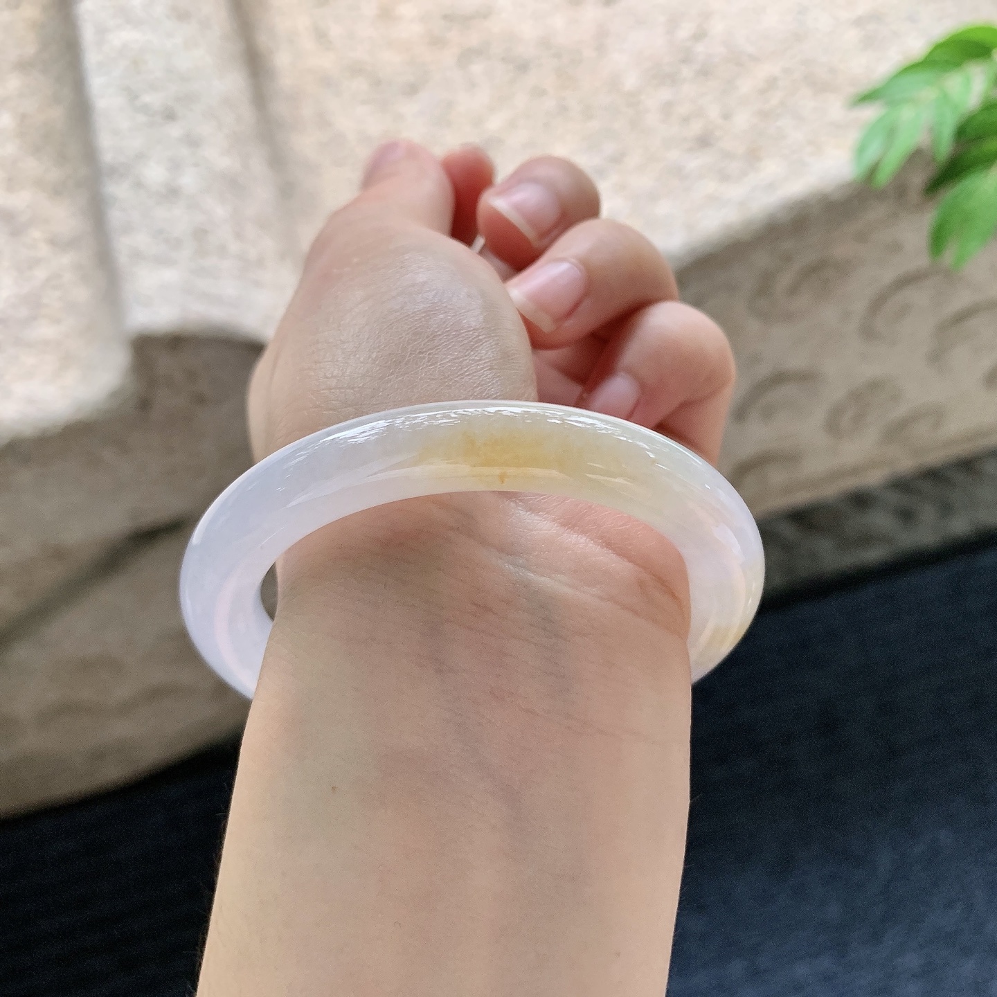 圆条51 52【圈口】52.7/9.2/9【编码】W6062818【描述】粉紫底飘黄翡，水润，种老，细腻，无裂