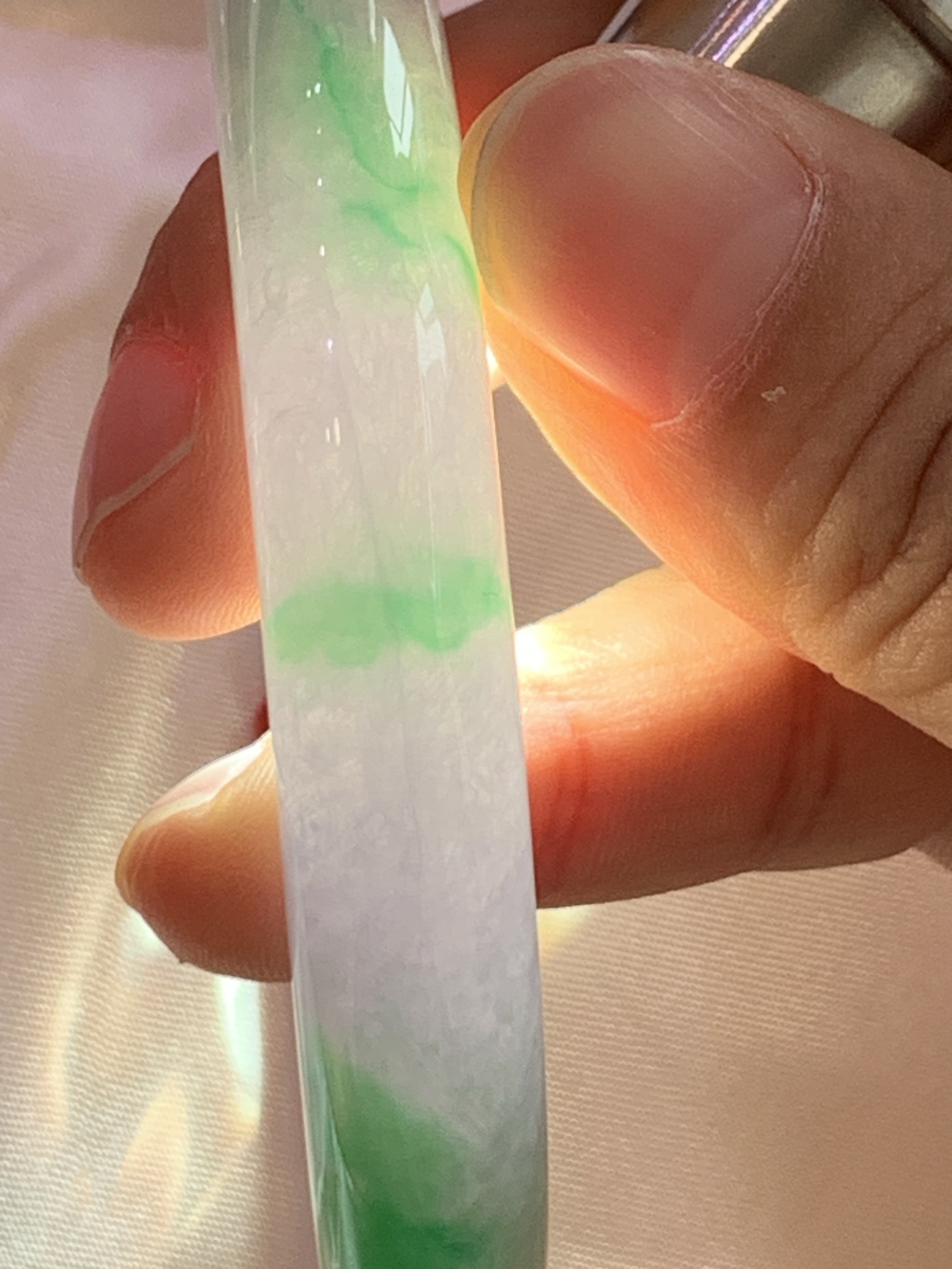春彩圆条 53.5-10.1-9.8 0628-N1100 打灯纹裂，阳绿花碰上梦幻般的春，像是融化了的春天，所有的美好交织在一起，让人心生宁静而淡淡的欢喜
