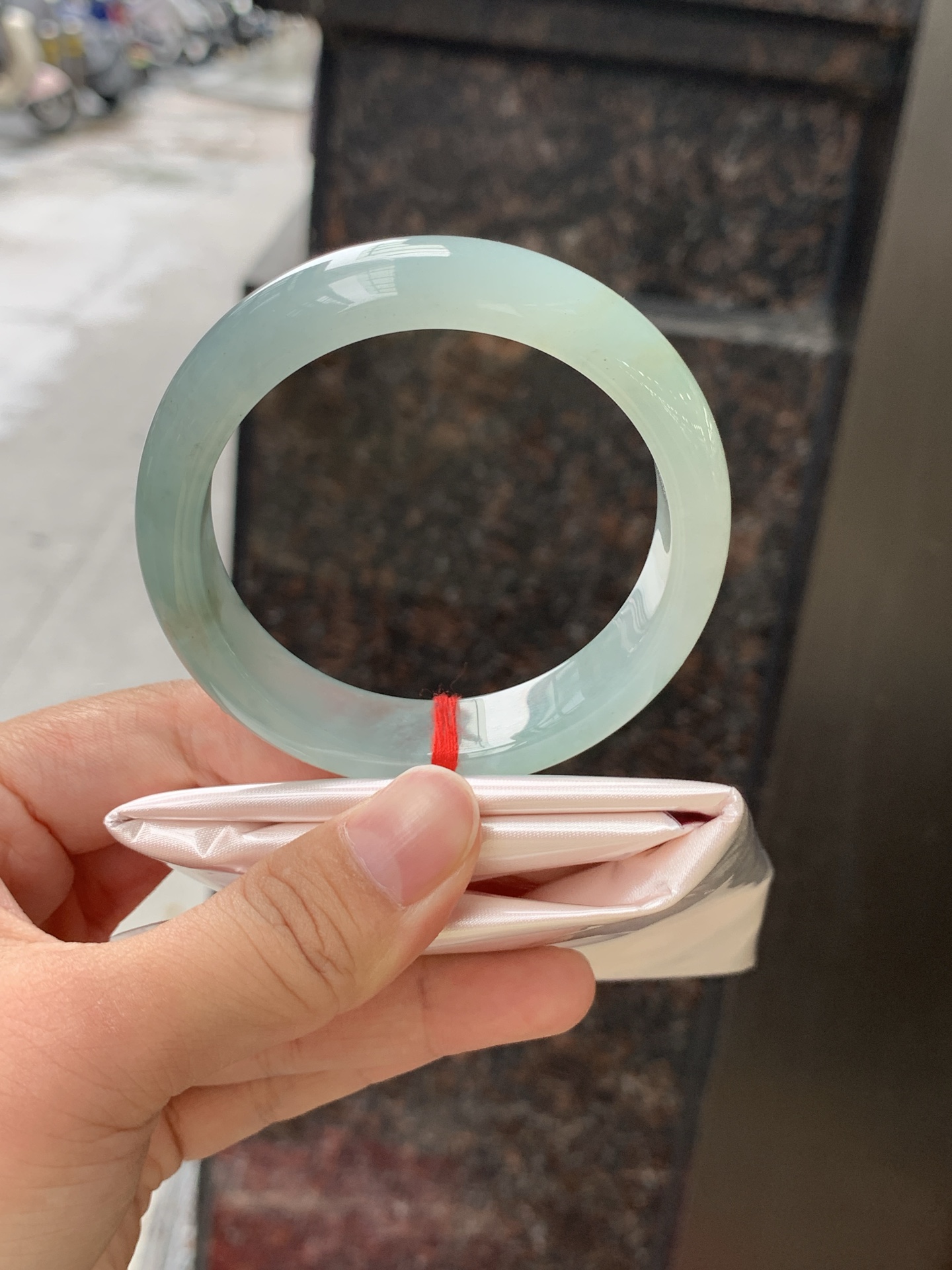 冰蓝正圈 53.9-13.8-7.6 0628-SJ-127 打灯纹裂，湖水蓝底色均匀分布，清爽耐看
