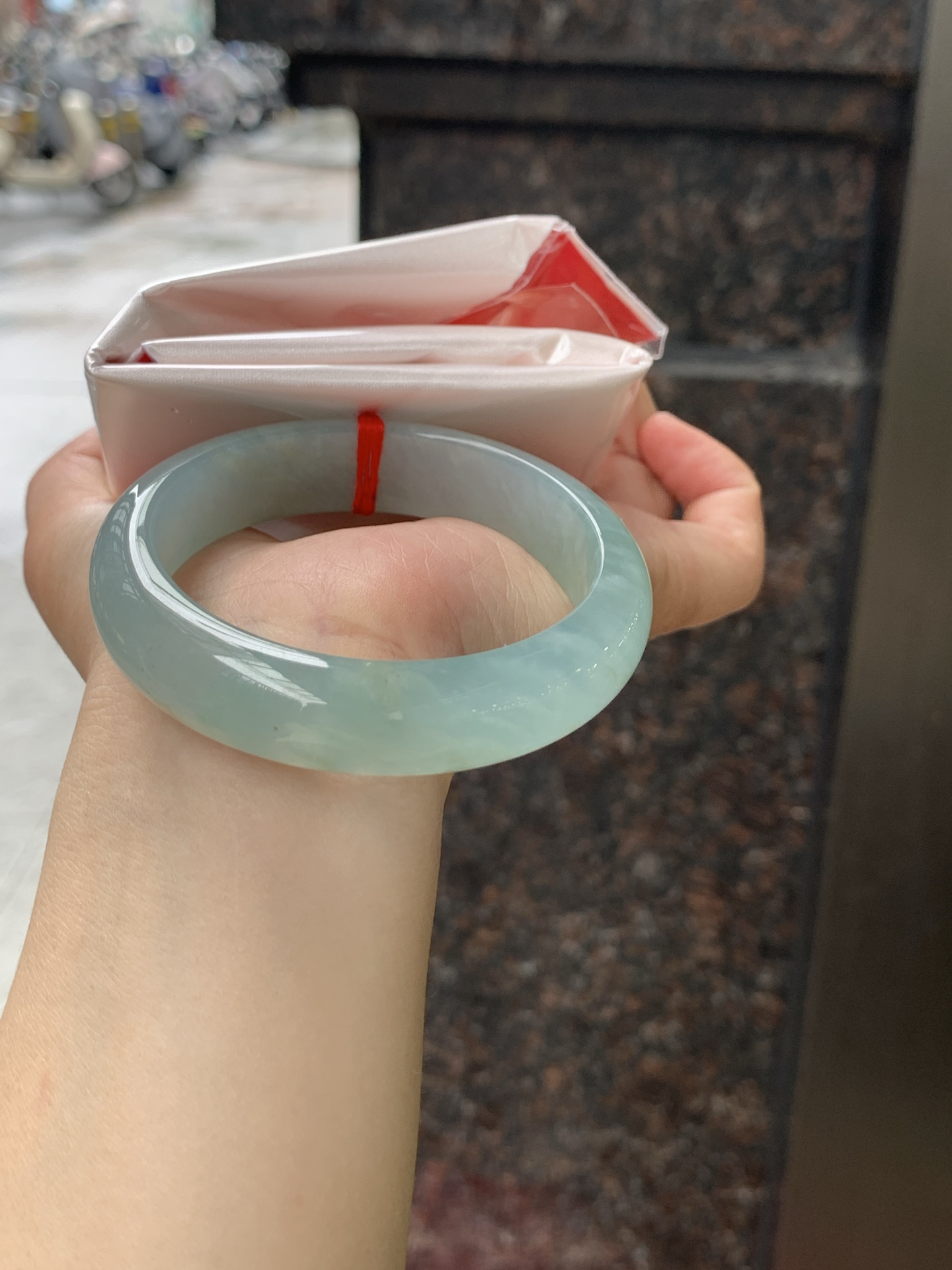 冰蓝正圈 53.9-13.8-7.6 0628-SJ-127 打灯纹裂，湖水蓝底色均匀分布，清爽耐看