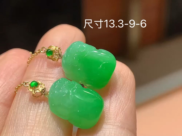 18K 阳绿貔貅耳坠 无裂,尺寸，13.3-9-6