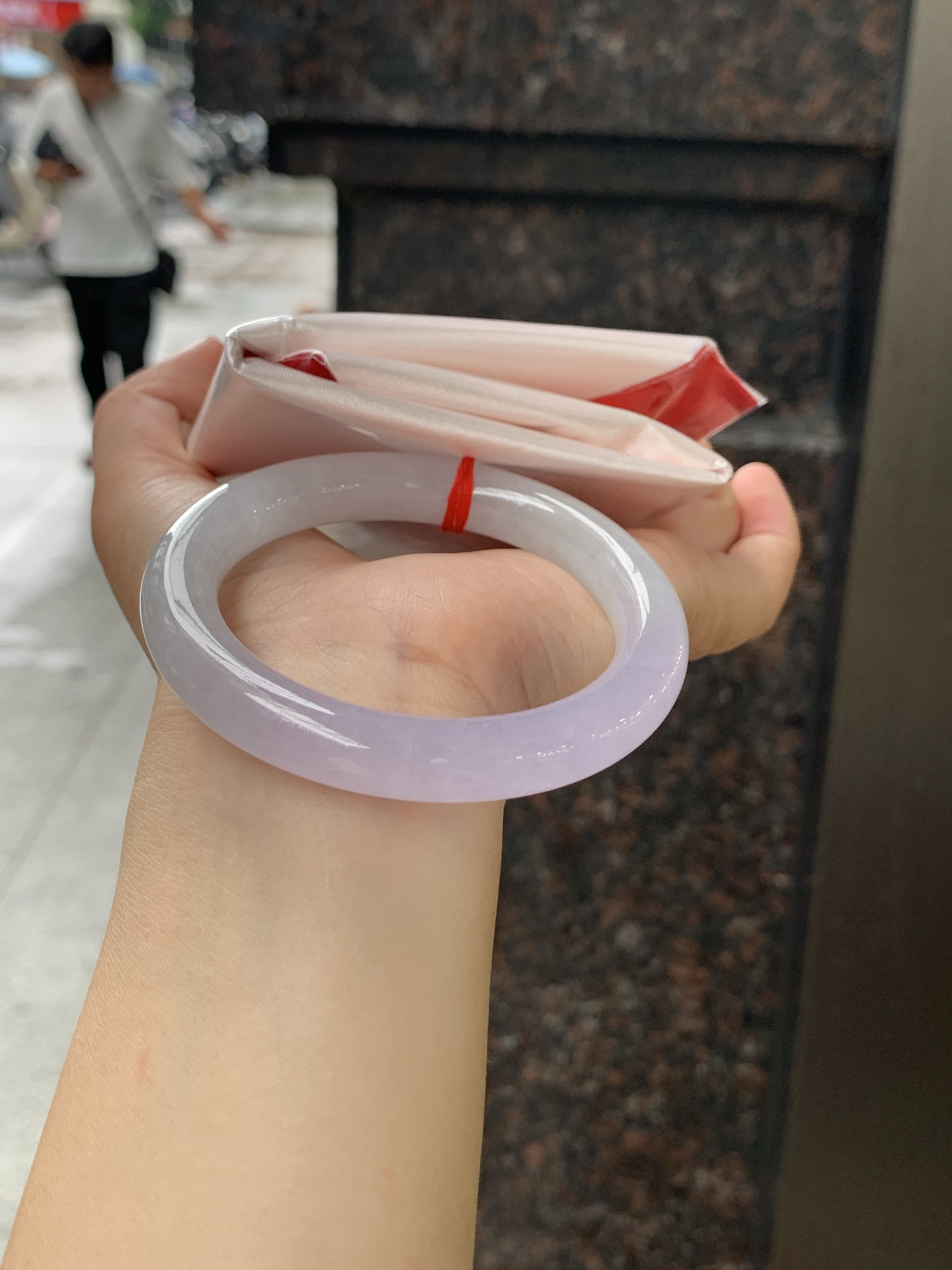 冰紫圆条 54-10.2-9.7 0628-N1098 打灯冰晶纹，底妆冰润细腻，种水很好，渐变冰紫底色很均匀，小仙女镯一枚