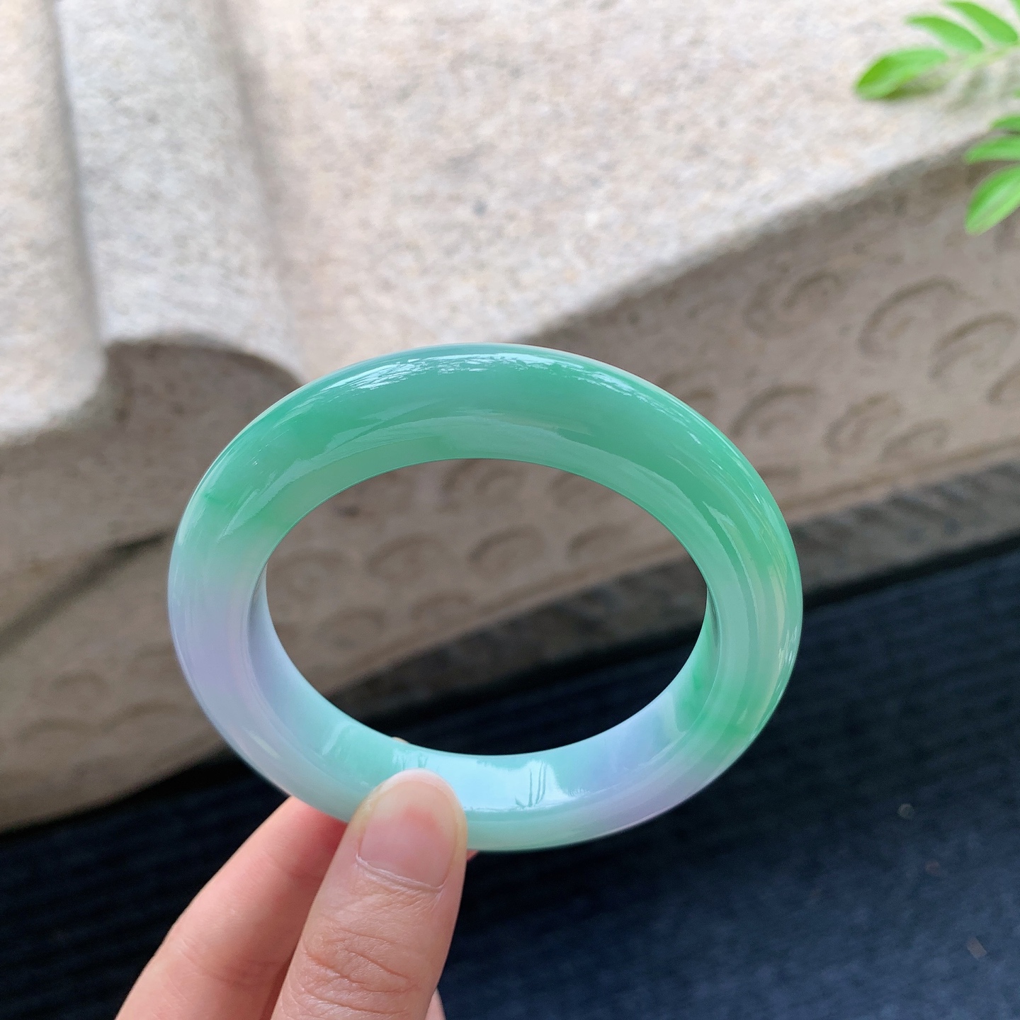 正圈56 57【圈口】57.8/12.5/11【编码】HJ063001【描述】春彩，水润，种老，细腻，无裂