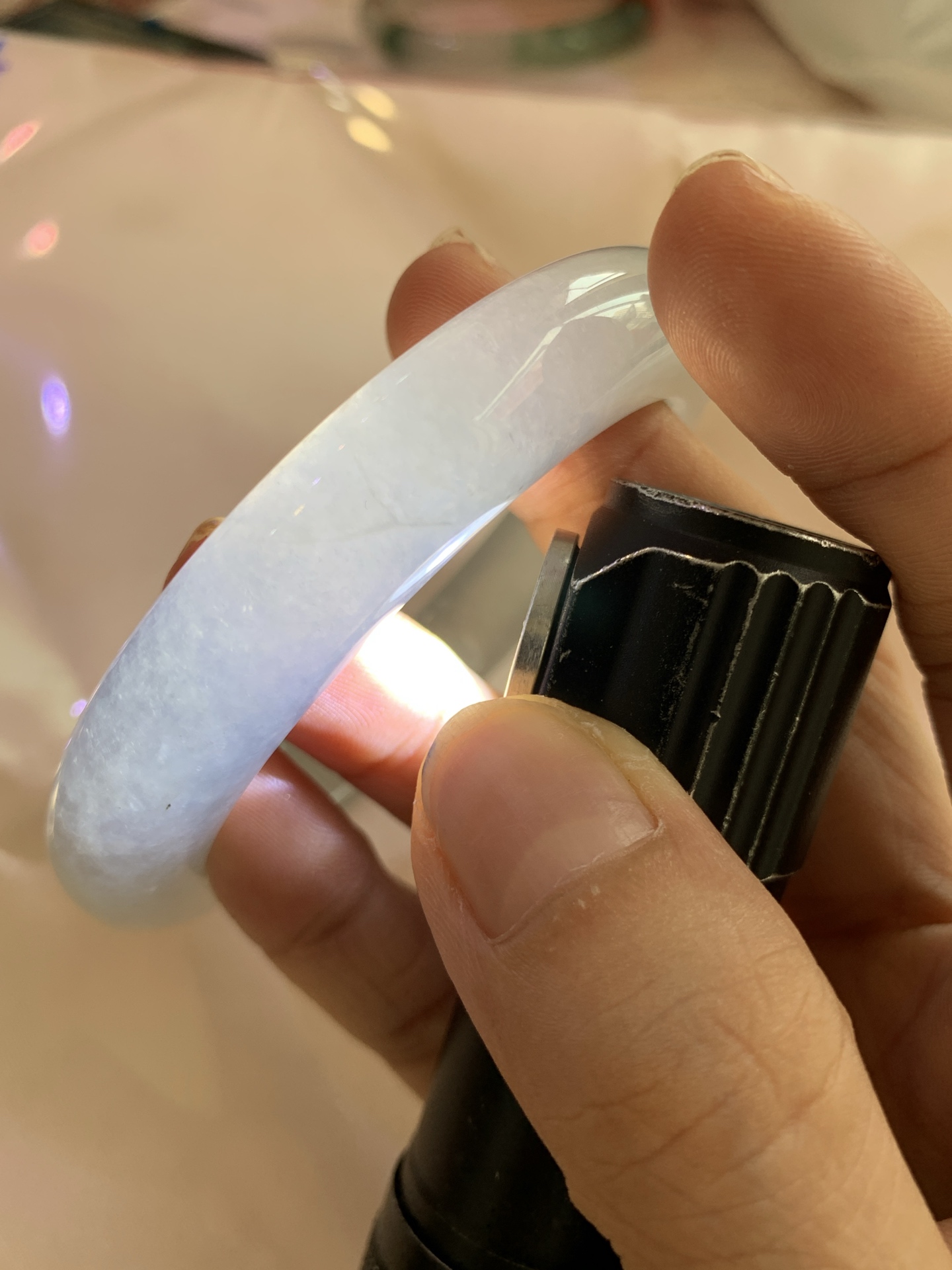冰蓝正圈 57.6-9.4-11.5 0629-N1110 打灯棉线，底妆冰润细腻，千变万化的冰晴蓝底色，拥有海的颜色，却散发着星空的光芒，这是一只来自冰川蓝的清冷气质仙女镯。