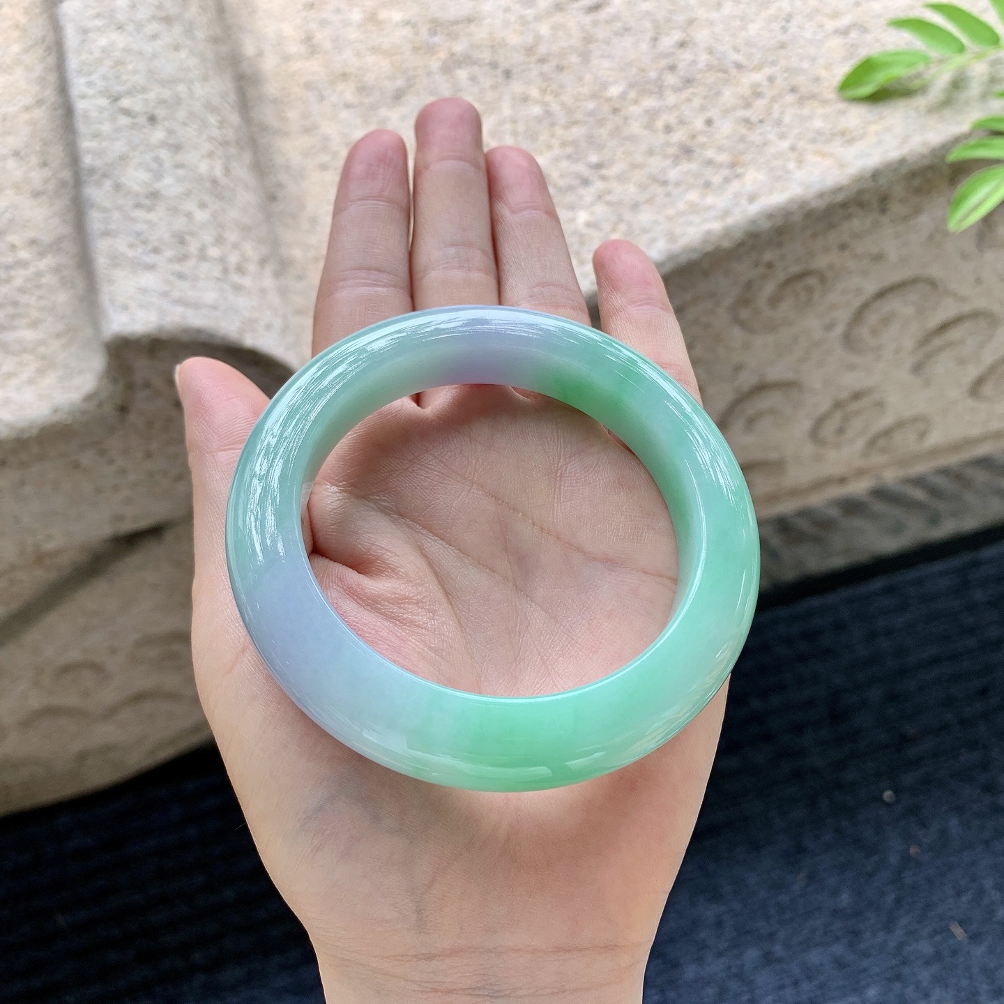 正圈56 57【圈口】57.8/12.5/11【编码】HJ063001【描述】春彩，水润，种老，细腻，无裂