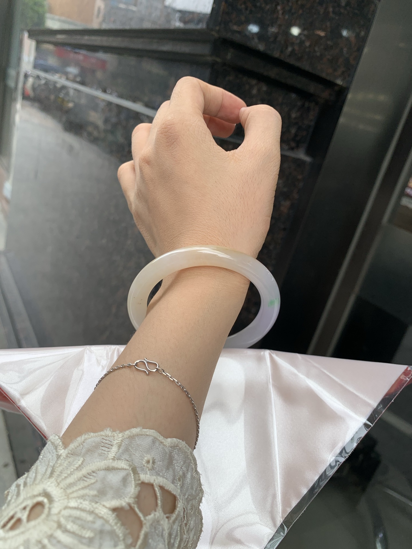 三彩美人条 54.7-8.5-7.9 0629-N1109 打灯棉线，底妆冰润，三彩特色，仿佛彩虹般的色彩，绚丽梦幻，气质清新淡雅，上手靓丽大方。
