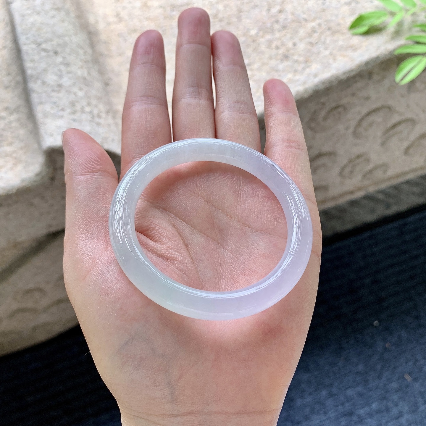 圆条49 50，糯冰粉紫，水润，种老，细腻，有纹线