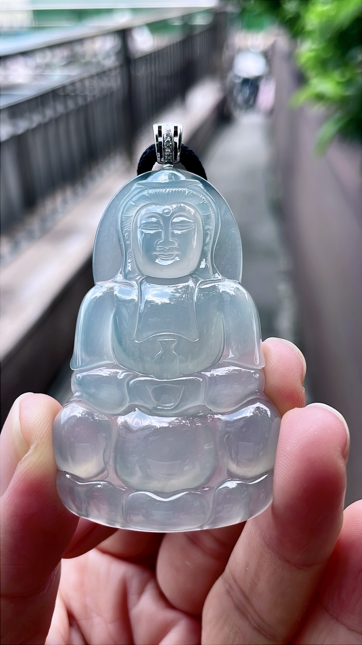 观音 通透水润，种老起光，18k金镶嵌 整体：64.8 裸石：56.5/36/5.8