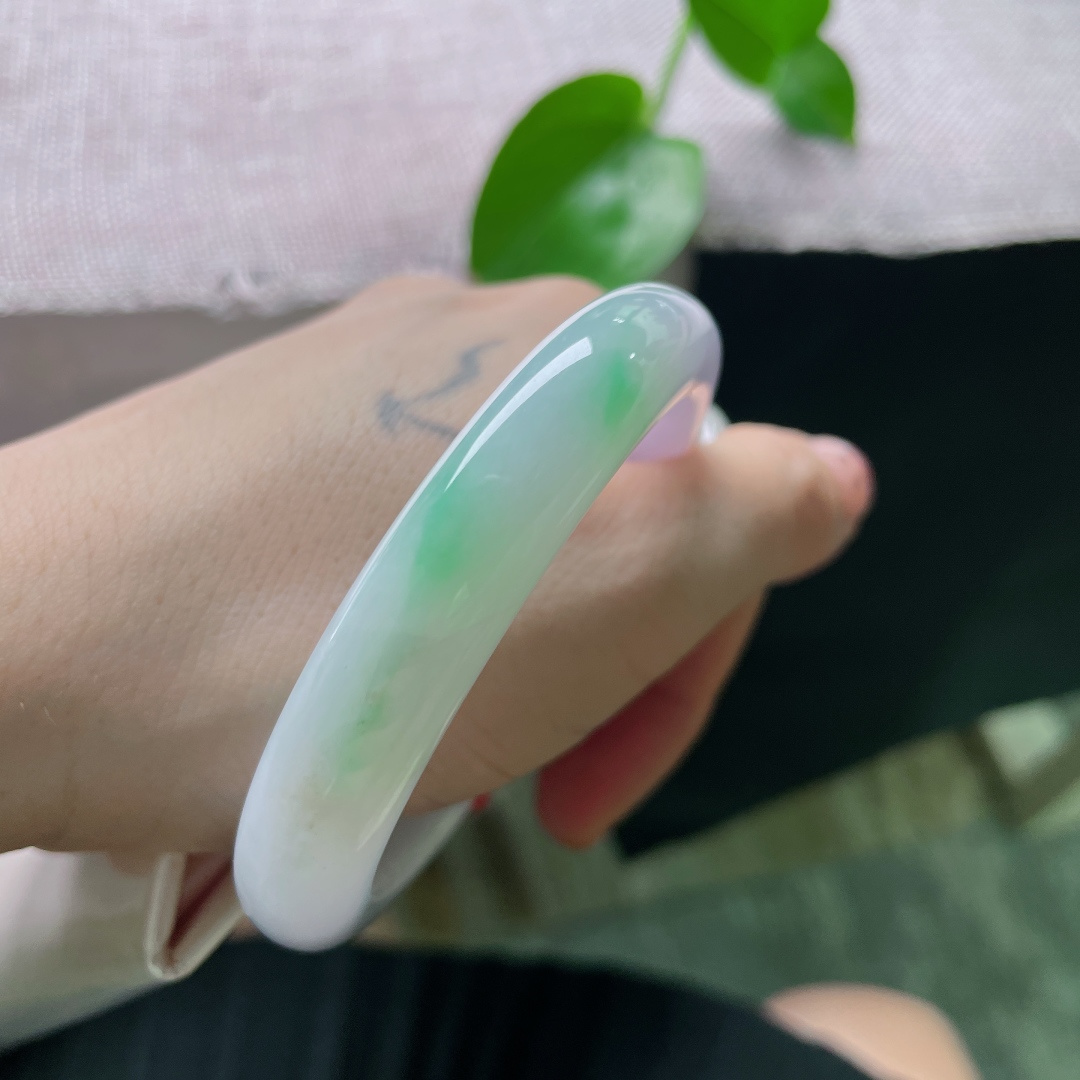 55.9/11.4/8.2，春彩正圈，肉质细腻干净，妩媚多姿，雍容华贵，有纹，ss54842a