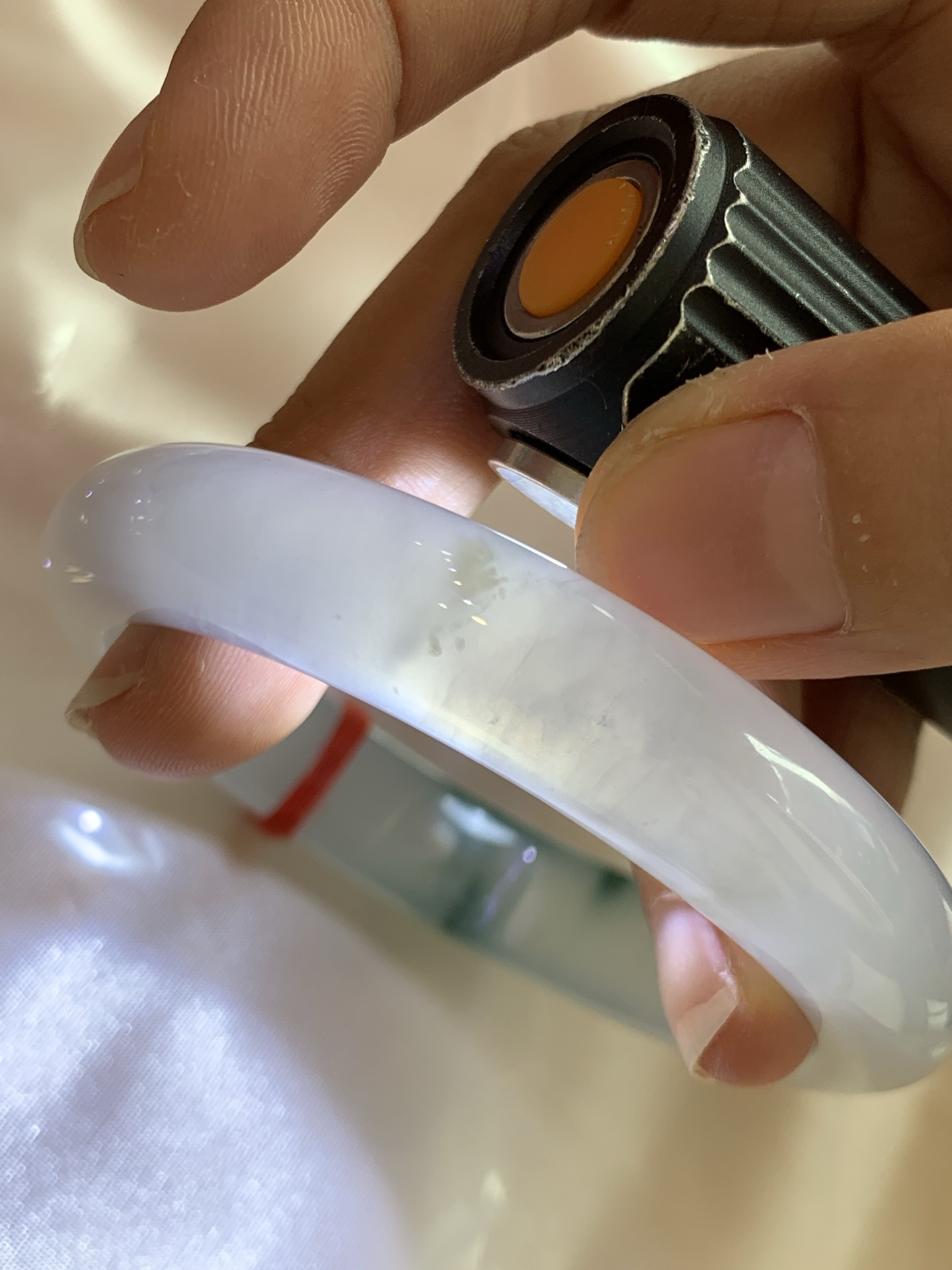 冰飘花正圈 57.5-8.1-11.7 0629-N1111 打灯细纹，不影响，底妆胶润细腻，冰底中开出了朵朵兰花，飘花灵动飘逸，勾勒出一幅唯美诗意的山水意境画，古典优雅又秀气