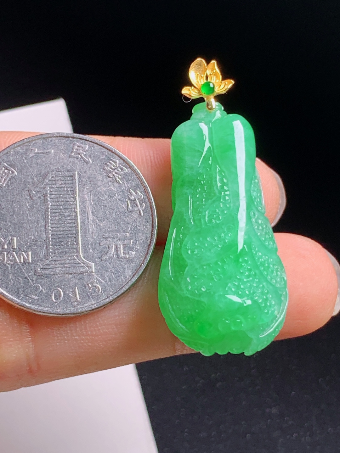 ️ 满阳绿白菜挂坠，色匀饱满精工雕琢，百财聚来 裸石33.3-16.9-11.1 整体39.7 470629