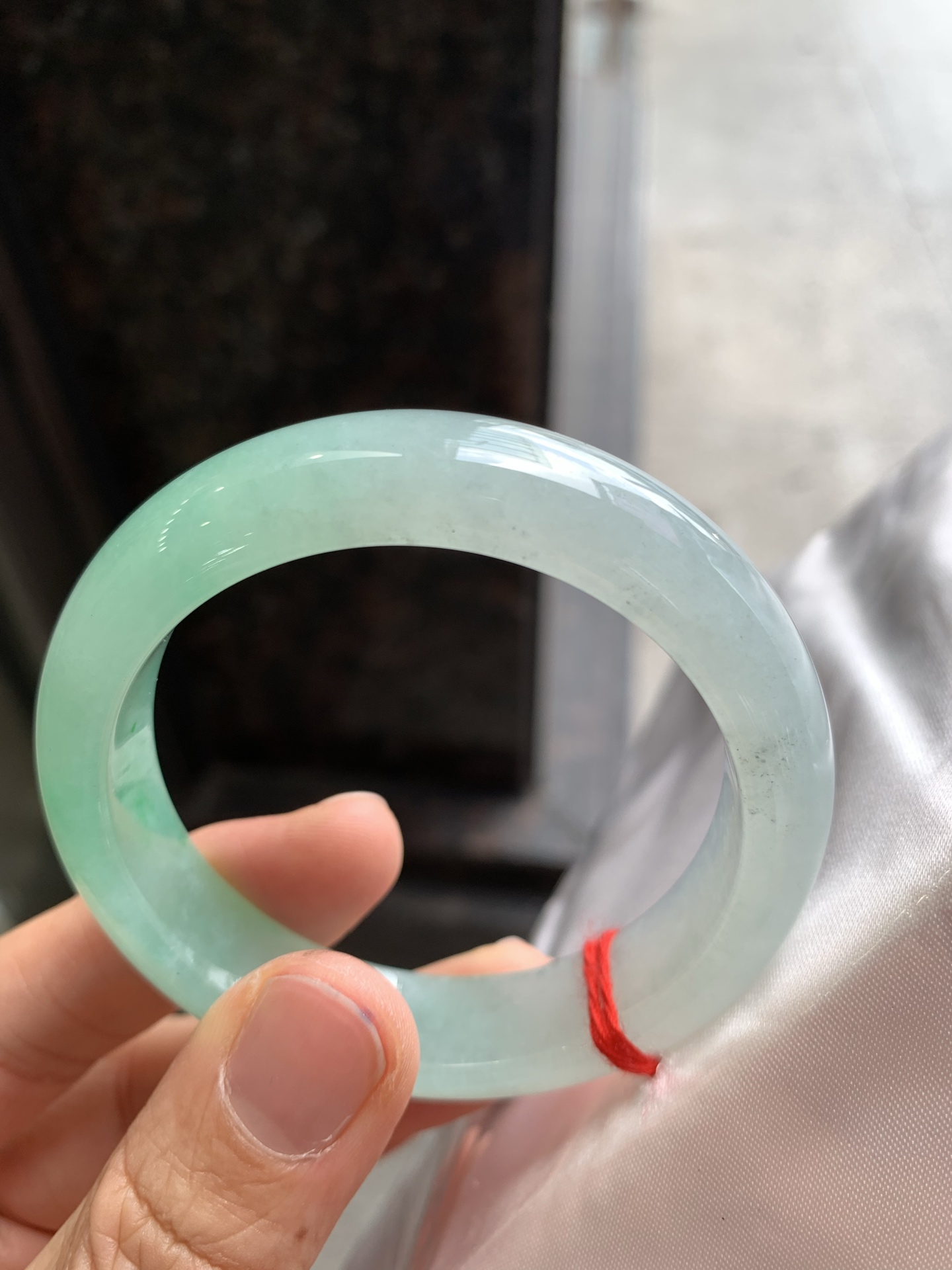 正圈冰飘绿 微杂质 尺寸：52/12.8/8.2 色清爽
