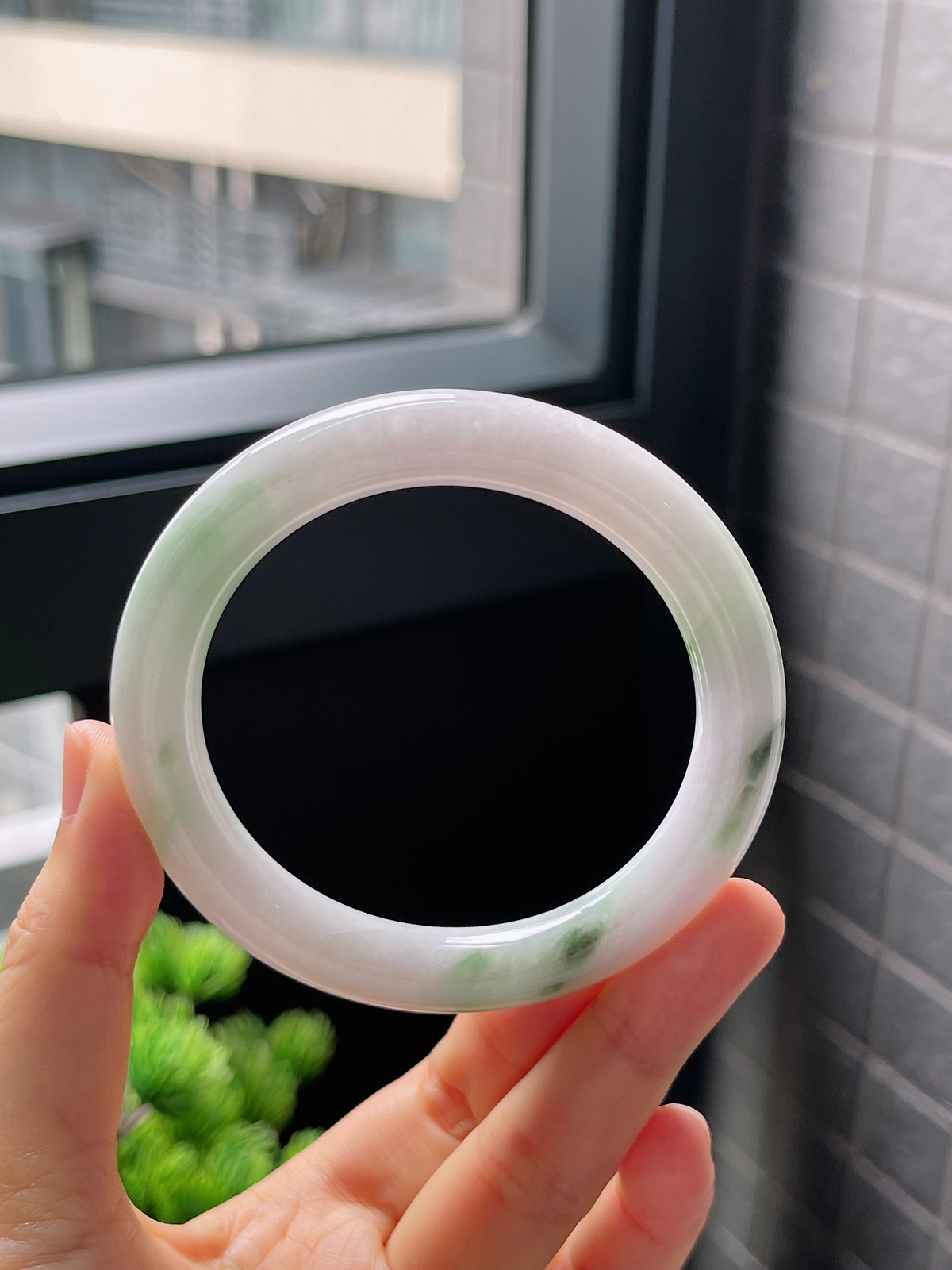 圈口56.7，糯化飘花翡翠圆条手镯