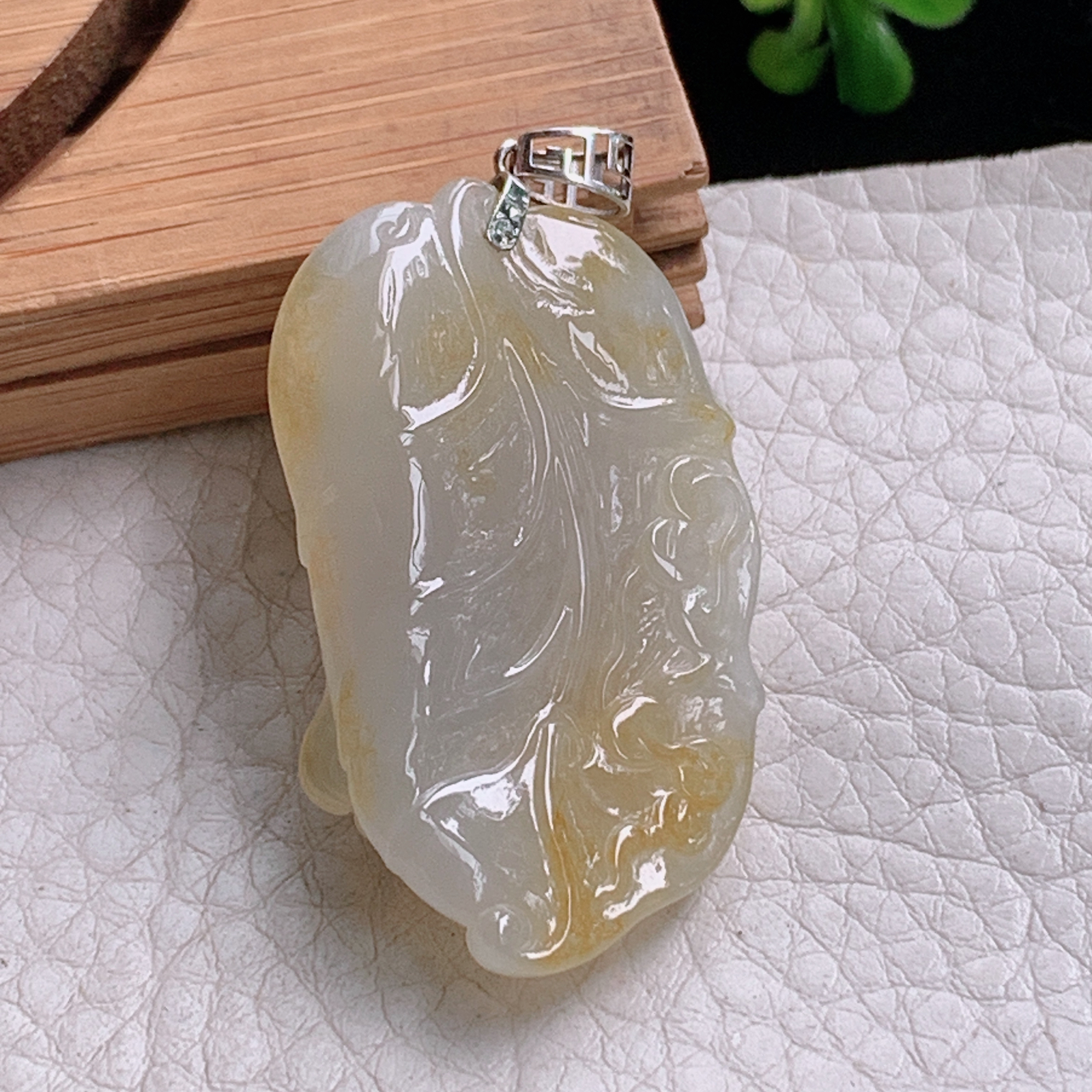 hx实拍38.3*22.5*13天然缅甸翡翠冰黄招财貔貅 玉皮休玉吊坠 玉挂件
