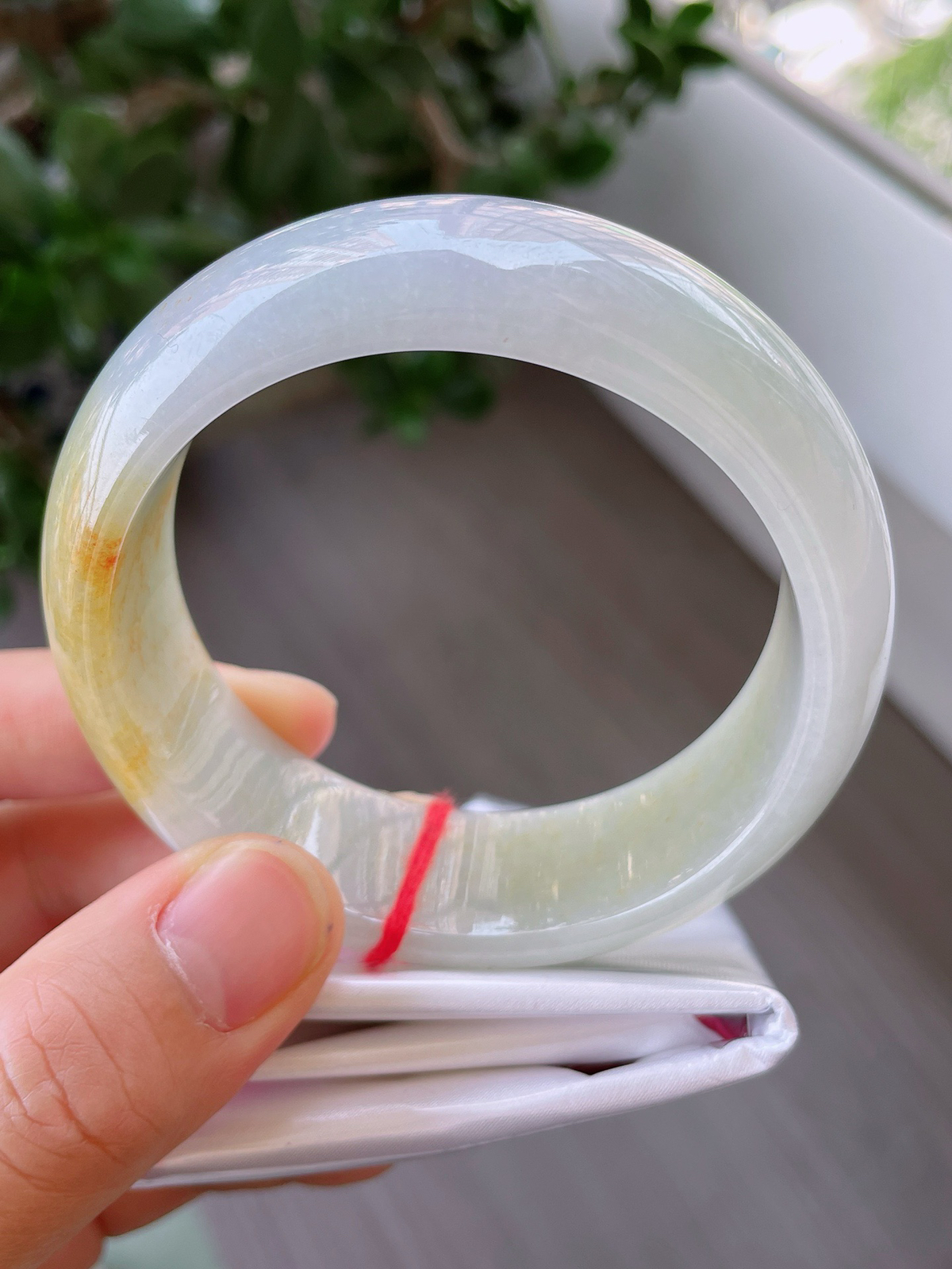 正圈59-60可戴，种老水足，宽版，尺寸59.2/21/8.9mm，冰飘黄翡正圈大圈口翡翠手镯