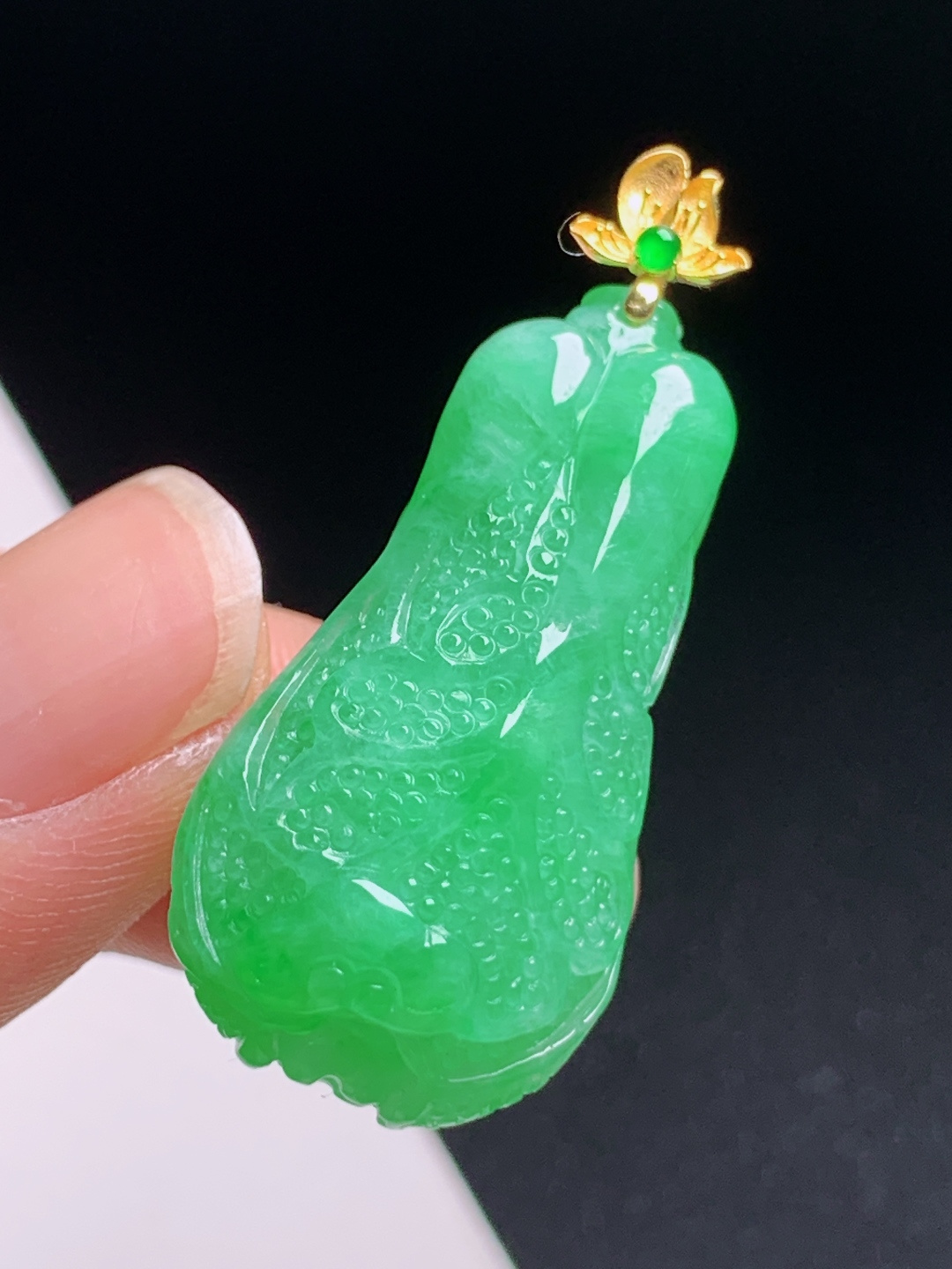 ️ 满阳绿白菜挂坠，色匀饱满精工雕琢，百财聚来 裸石33.3-16.9-11.1 整体39.7 470629