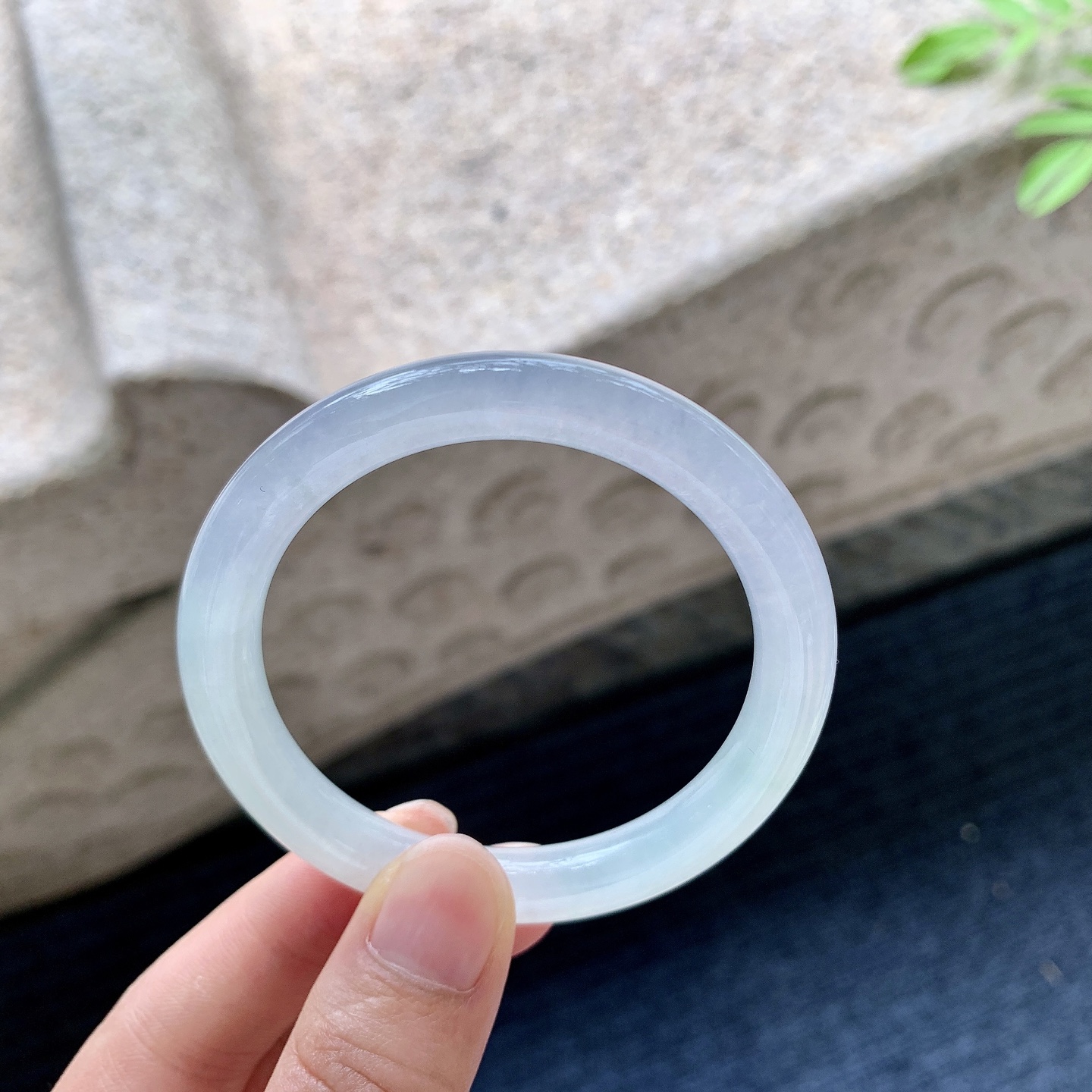 圆条49 50，糯冰粉紫，水润，种老，细腻，有纹线