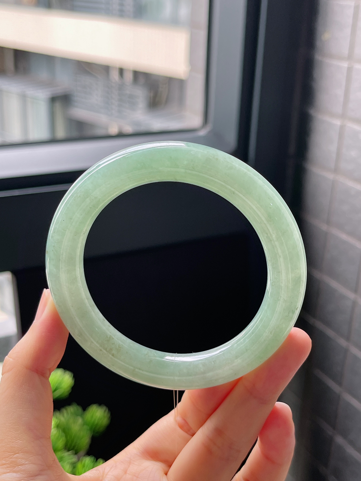 圆镯56.8圈口，翡翠手镯