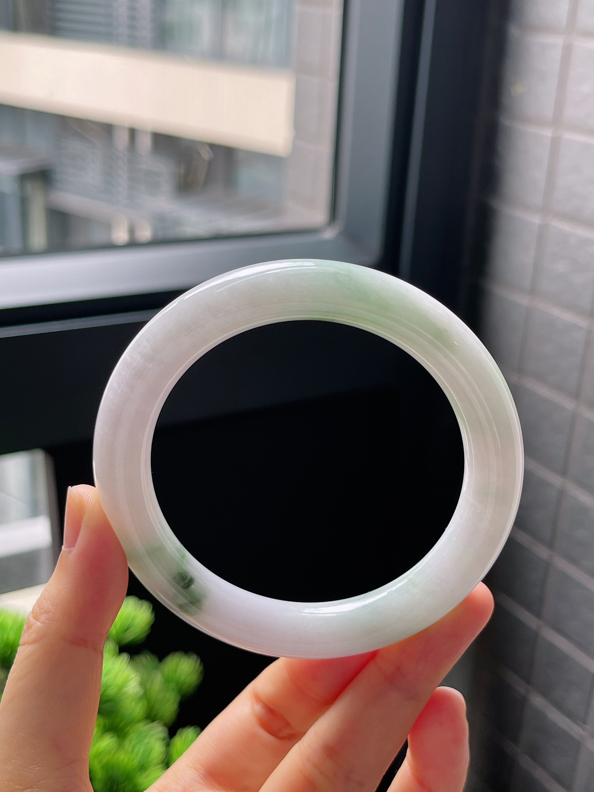 圈口56.7，糯化飘花翡翠圆条手镯