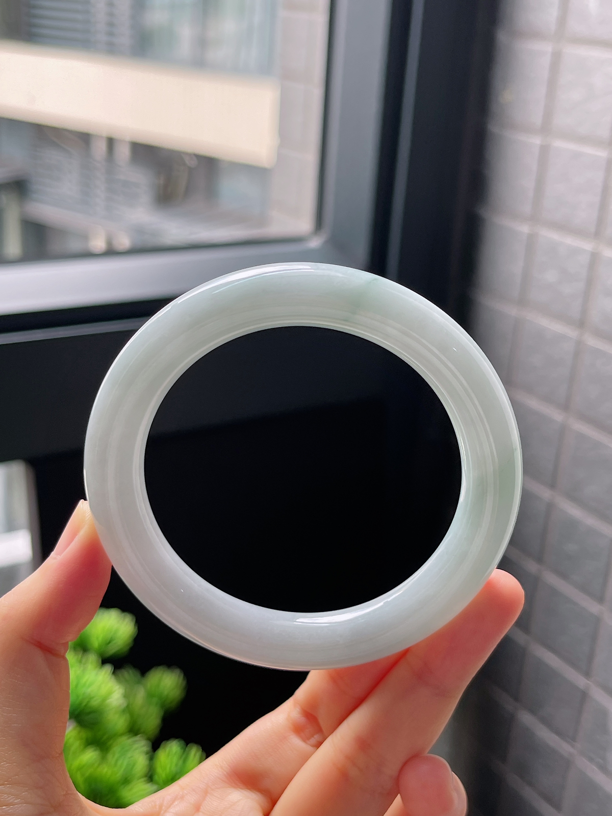 圈口56.7，糯化飘花翡翠圆条翡翠手镯