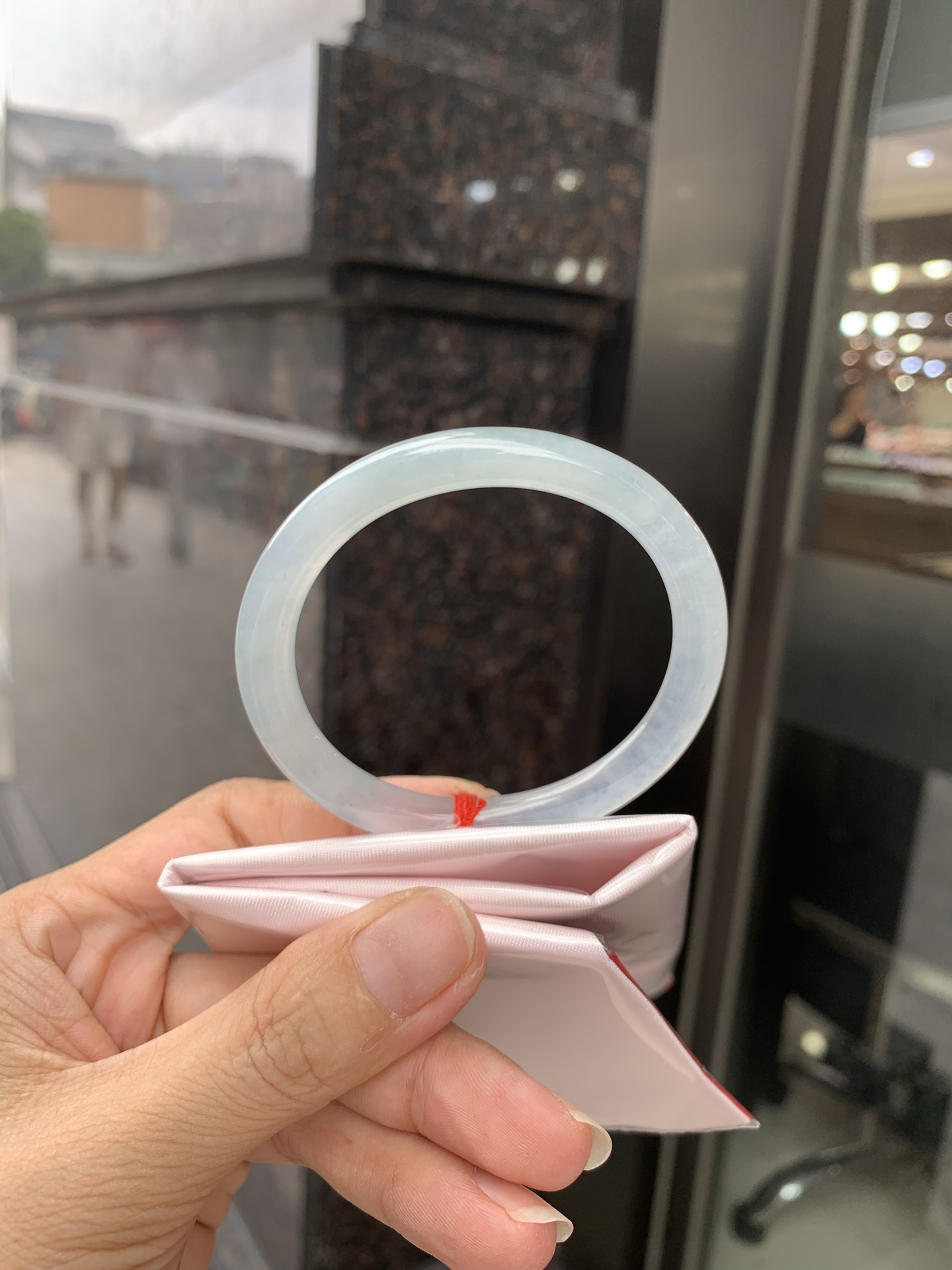 冰晴贵妃 53.7-48.6-7-6.6 0629-N1113 打灯细纹，不影响，底妆冰透，清爽耐看的均匀晴底，夏季美好的冰凉感，时而晴而晴蓝，随光线变化如梦如幻