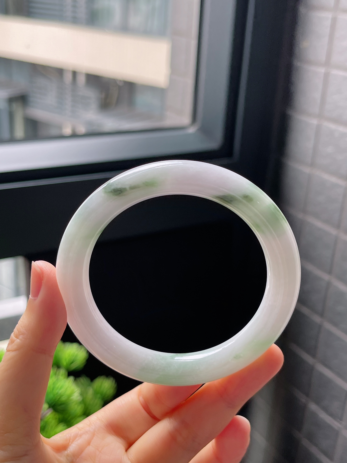 圈口56.7，糯化飘花翡翠圆条手镯