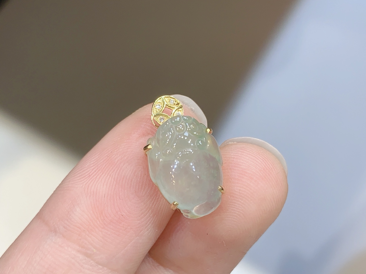 冰飘花貔貅戒指  饱满圆润 底子冰纯，12.9-9.6