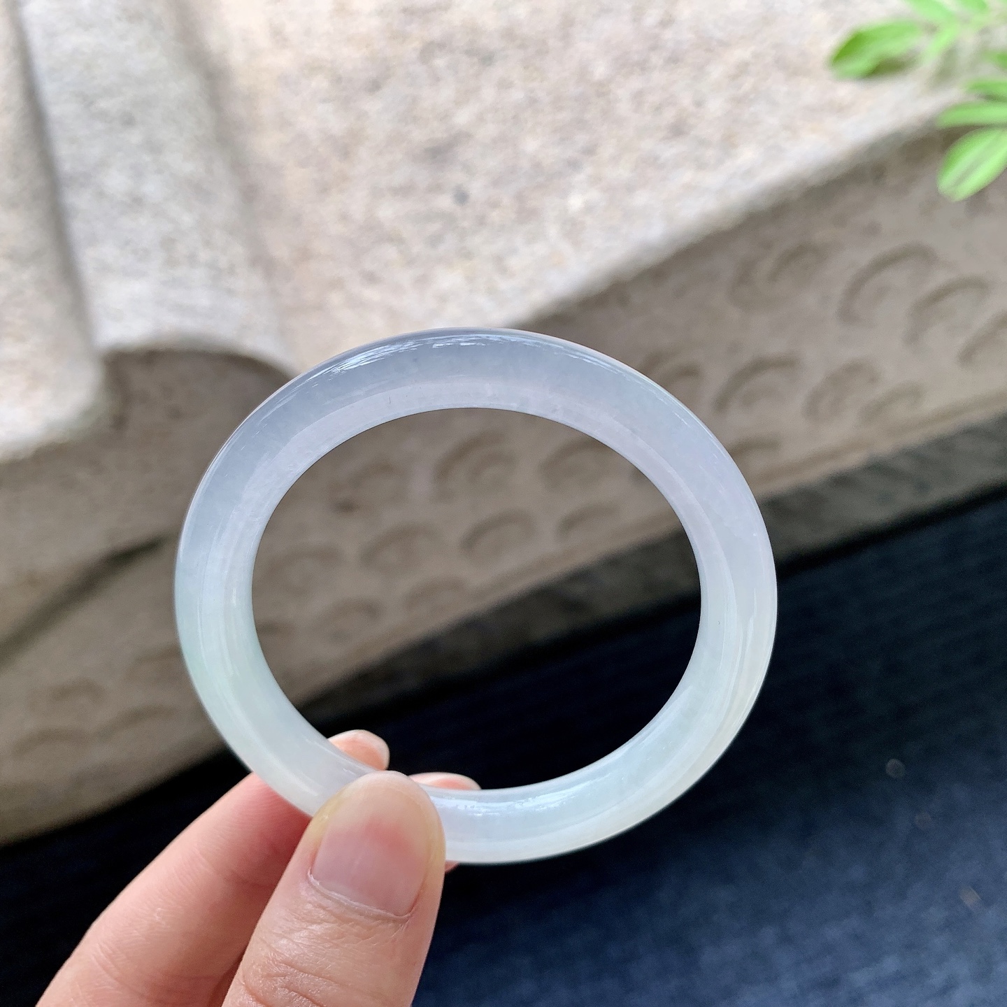 圆条49 50，糯冰粉紫，水润，种老，细腻，有纹线