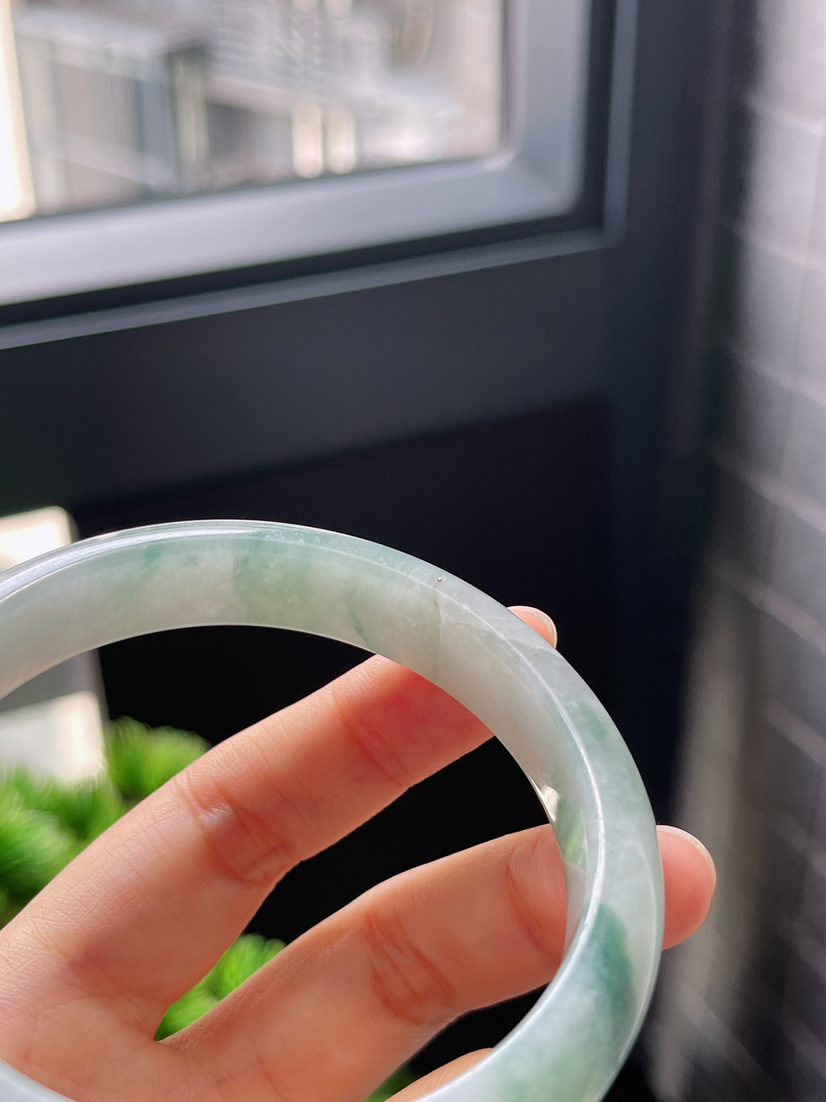正圈58.5圈口，翡翠糯化种飘绿手镯