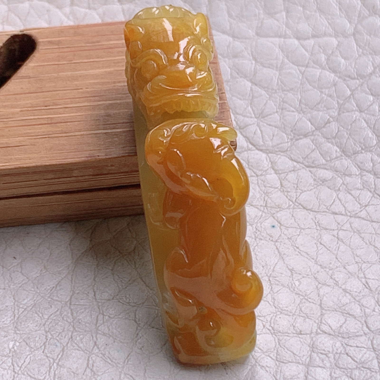 hx实拍42.8*10.8*16天然缅甸翡翠冰黄双貔貅玉手牌 工具招财皮休玉手牌