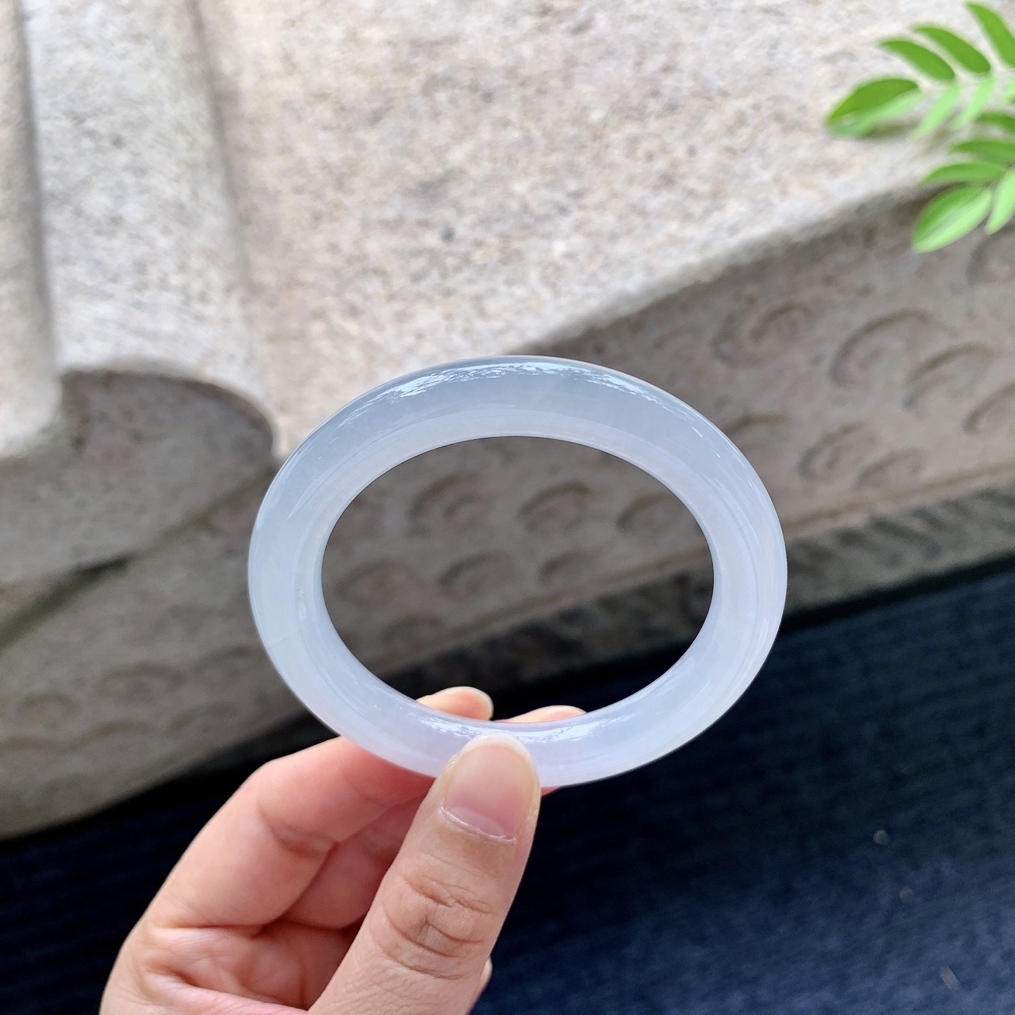 圆条50 51【圈口】51.5/9/9【编码】C5062902【描述】糯冰底色，水润，种老，细腻，打灯有棉线