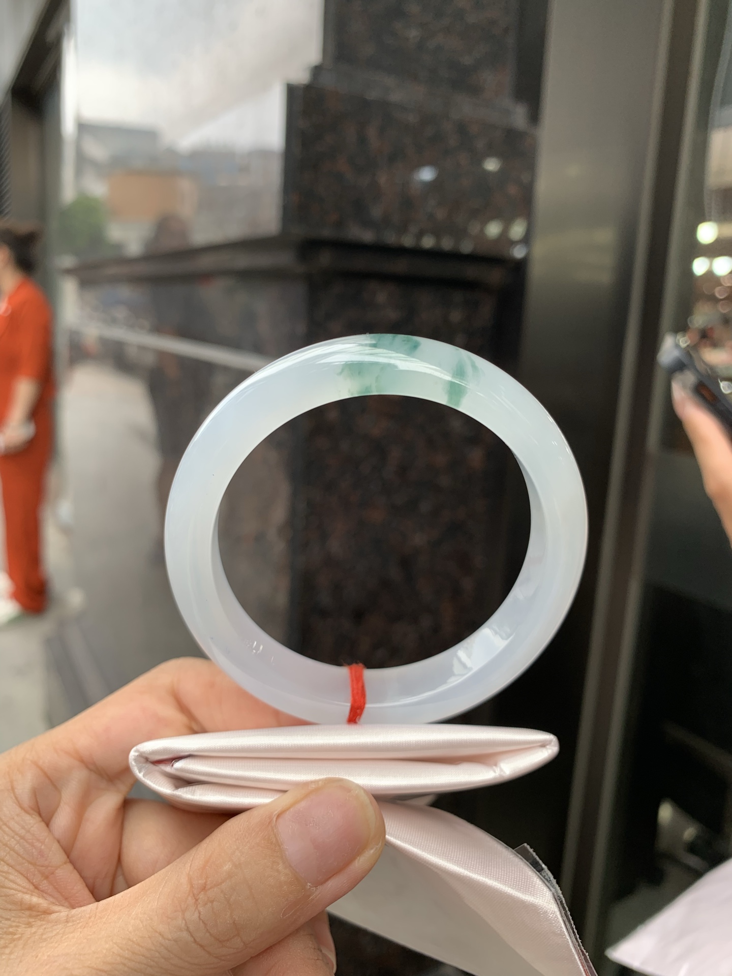 冰飘花正圈 57.5-8.1-11.7 0629-N1111 打灯细纹，不影响，底妆胶润细腻，冰底中