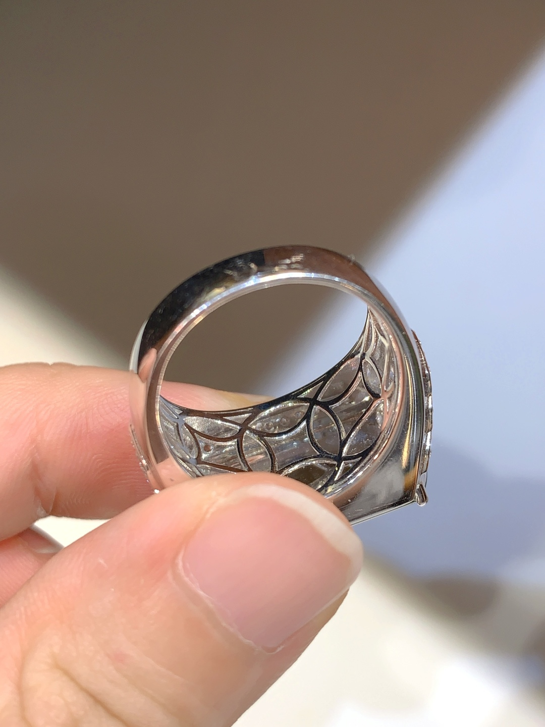 ️阳绿马鞍戒指 内敛不张扬，成熟男士的低调藏品，22-10.6