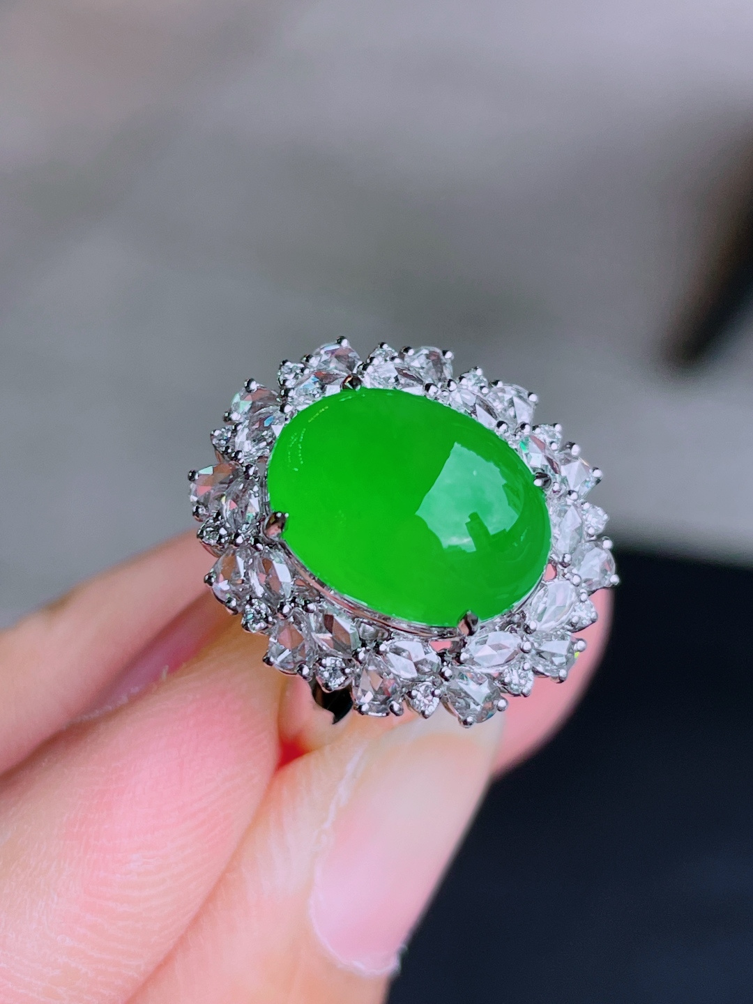 ️绿蛋面戒指 晶莹剔透，新颖时尚，无裂，5-9-5