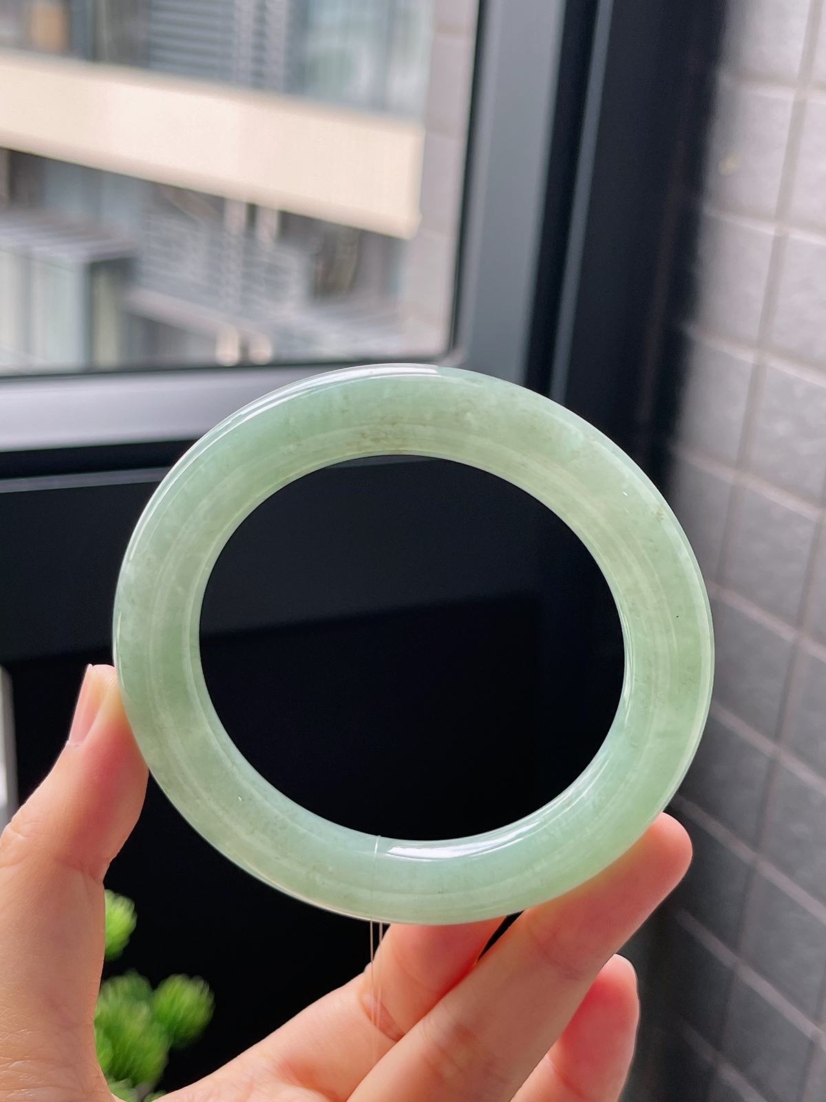 圆镯56.8圈口，翡翠手镯