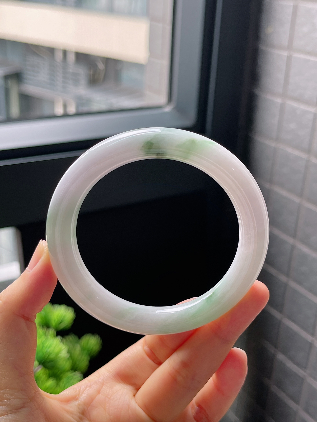 圈口56.7，糯化飘花翡翠圆条手镯