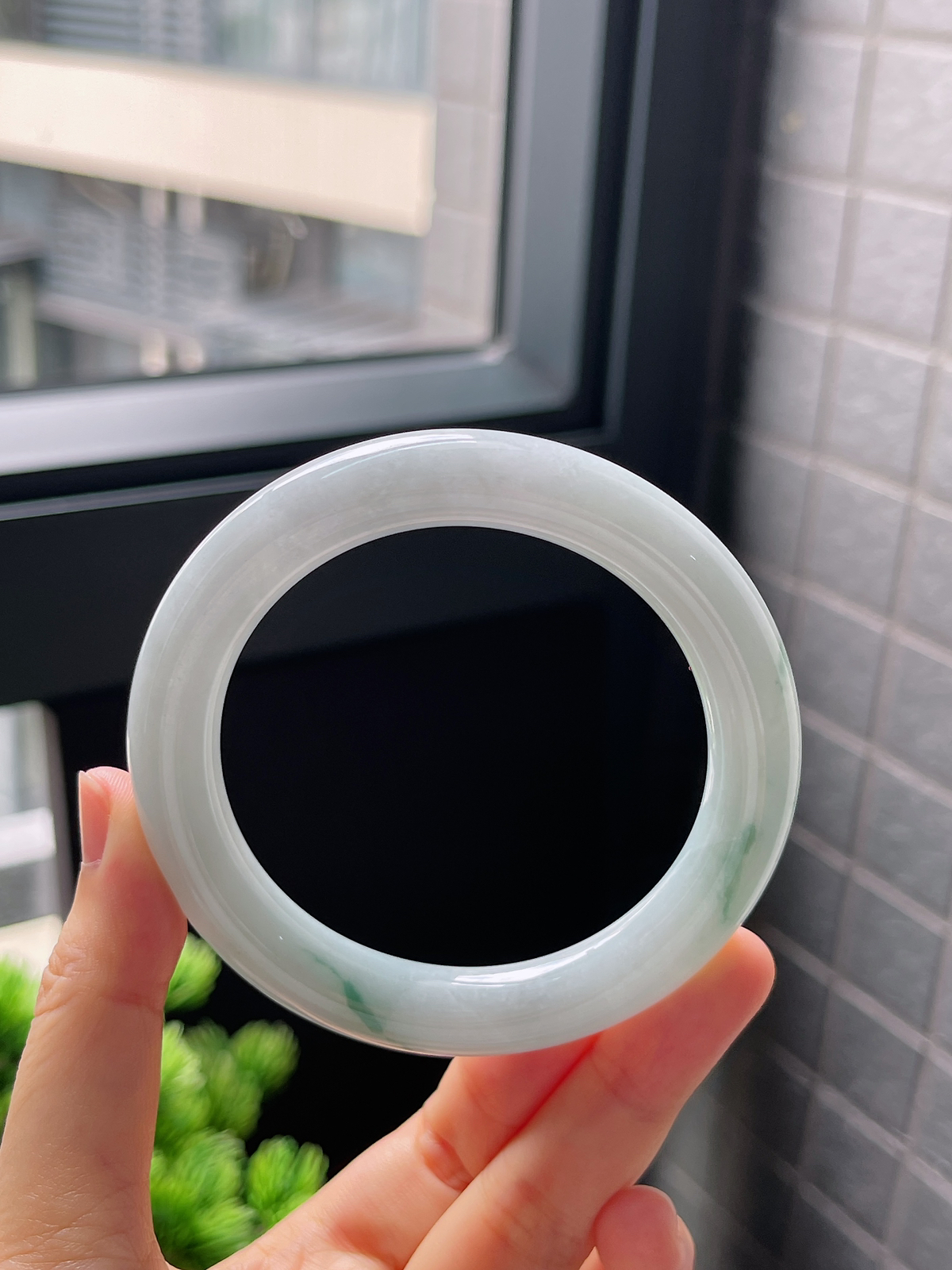 圈口56.7，糯化飘花翡翠圆条翡翠手镯