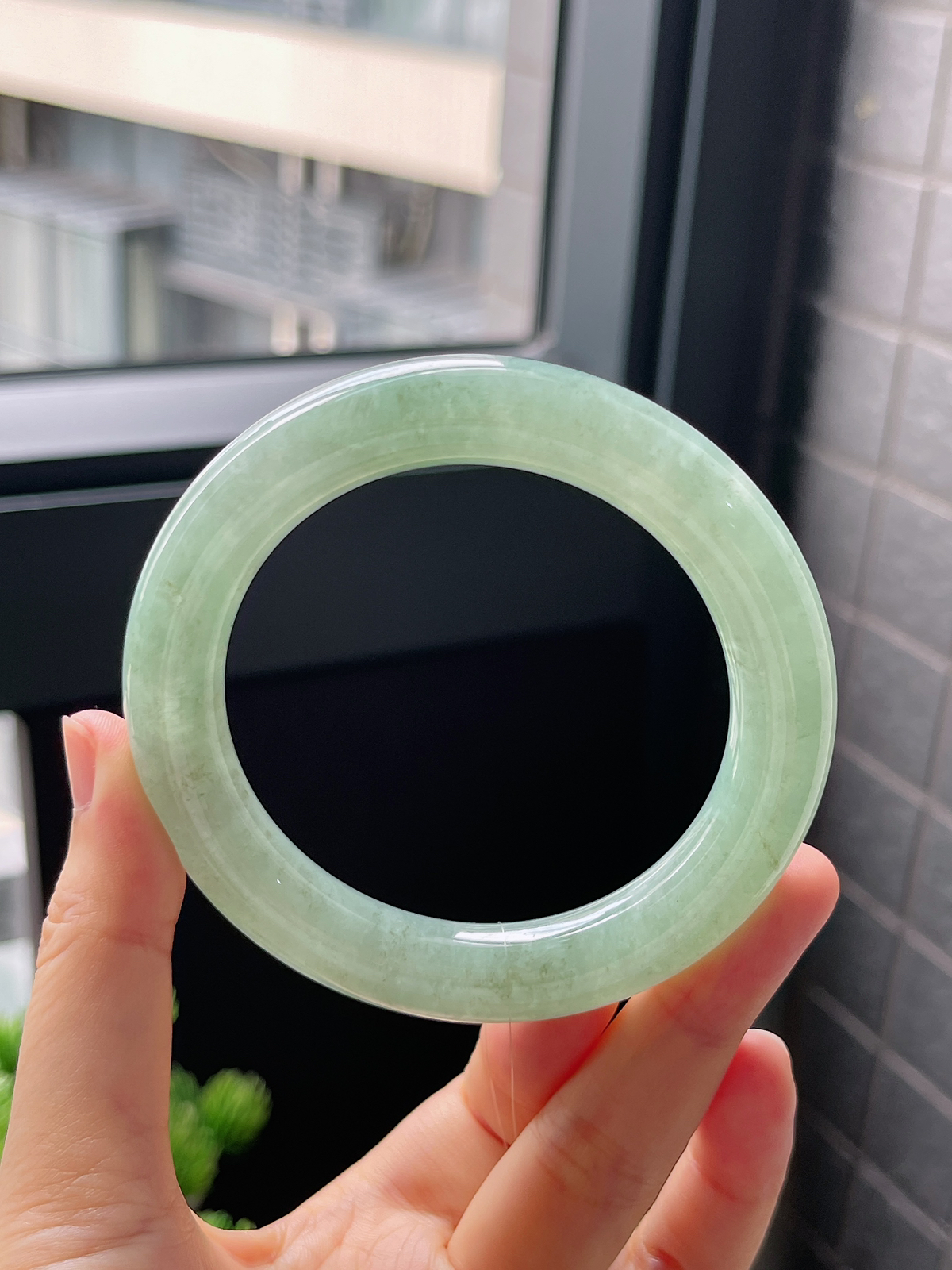圆镯56.8圈口，翡翠手镯